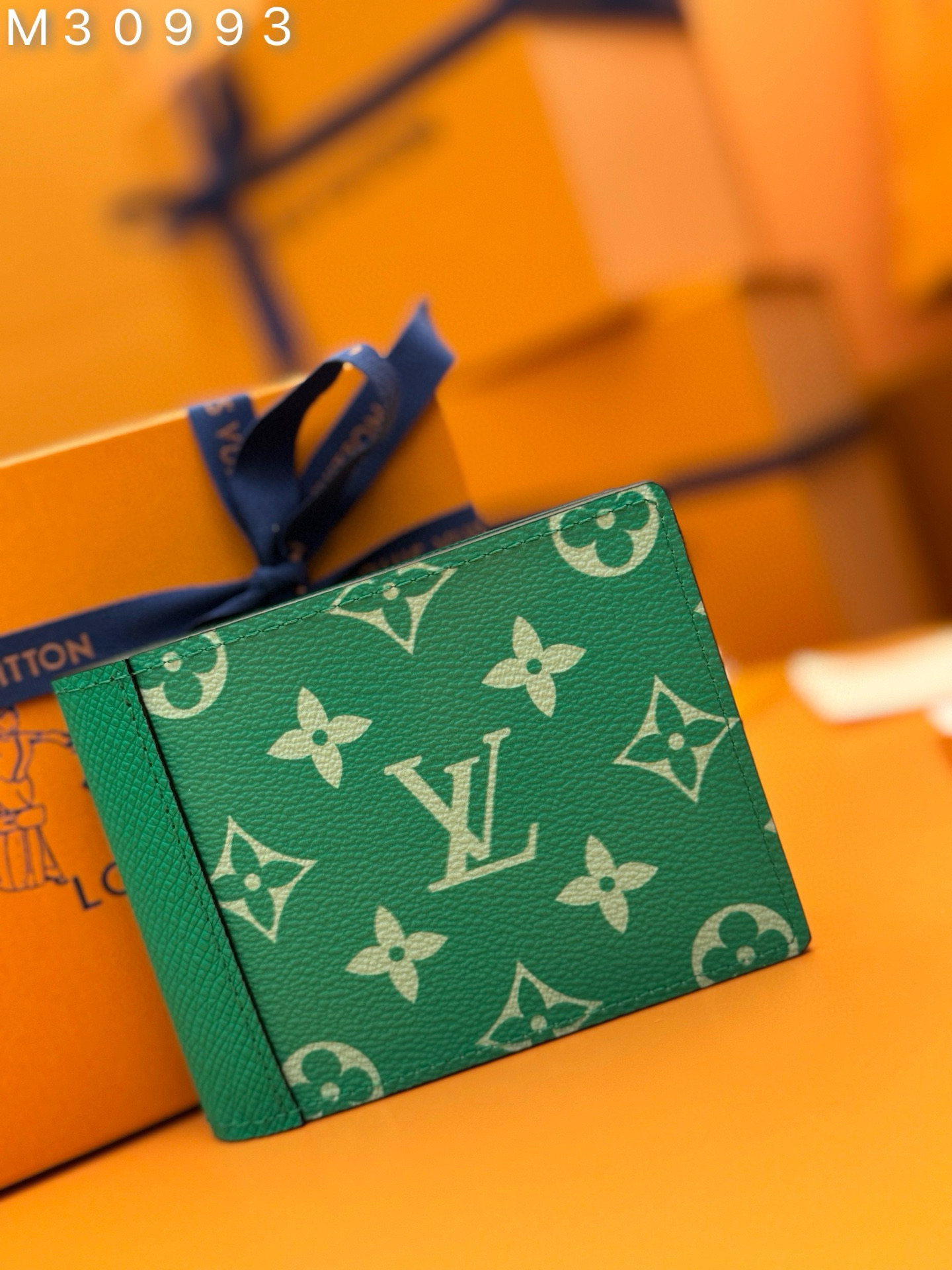 NO:674619,M30993 'Special Duty Free' [Official special edition·First-class material·All-steel hardware·Dynamic chip·Full set of packaging] Multiple wallet is made of Monogram canvas and Taga leather to create a stacked color effect and outline simple lines. It contains multiple compartments and card slots, which can store bank cards, bills and banknotes, and can be easily placed in most pockets. 11.5x9.0x1.5cm, LV wallet, louis vuitton, wallets19860909M30993《特級免稅》[官方专版·一級材料·全鋼五金· 动态芯片·全套包裝］Multiple 钱夹选用 Monogram 帆布与 Taga 皮革塑造叠色效果,勾勒简明线条.内含多个隔层与卡位,可收纳银行卡、票据与纸钞,亦可轻松置于大部分口袋之中.11.5x9.0x1.5cm,LV钱包,louis vuitton,wallets,欧美剧