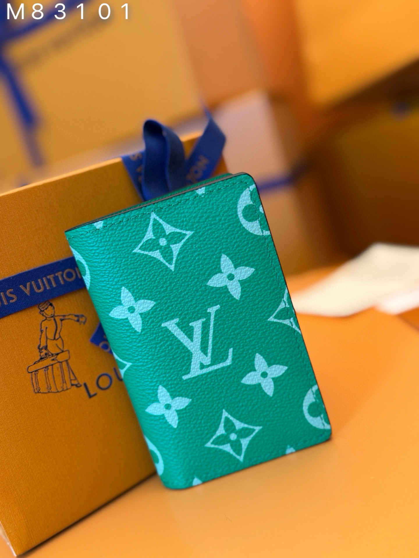 NO:673347,M83101 'Special Duty Free' [Official special edition·First-class material·All-steel hardware·163 chips·Full set of packaging] Pocket wallet combines colorful Taga leather and same-tone Monogram canvas to achieve a multi-functional design. It can store bank cards, banknotes and bills, and can also be easily placed in a pocket or handbag. 8.0x11.0x1.0cm, LV wallet, louis vuitton, wallets19860909M83101《特級免稅》[官方专版·一級材料·全鋼五金·163芯片·全套包裝］口袋钱夹融合缤纷 Taga 皮革与同色调 Monogram 帆布实现多功能设计,可收纳银行卡、纸钞和票据,亦可轻松置于口袋或手袋中.8.0x11.0x1.0cm,LV钱包,louis vuitton,wallets,欧美剧