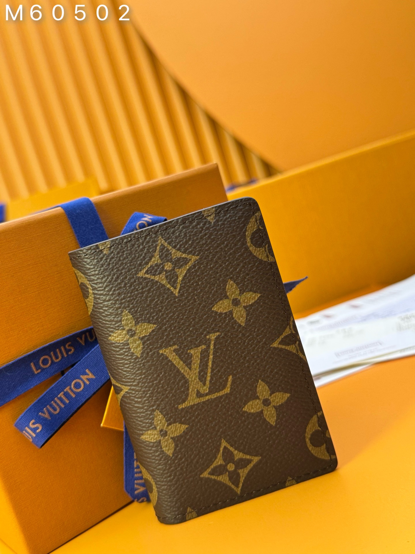 NO:674343,M60502 'Special Class Duty Free' [First-grade material·All-steel hardware·Dynamic chip·Full set of packaging] The pocket clip made of elegant canvas with extremely soft leather lining is both fashionable and practical. It is compact and lightweight in design and contains multiple inner pockets that can accommodate credit cards and bills. 8X11cm, LV wallet, louis vuitton, wallets19860909M60502 《特級免稅》[一級材料·全鋼五金· 动态芯片·全套包裝］以优雅的帆布搭配极柔软的皮革内衬制成的口袋夹兼具时尚性与实用性,设计小巧轻便,内含多个可容纳信用卡及票据的内袋.8X11cm,LV钱包,louis vuitton,wallets,欧美剧