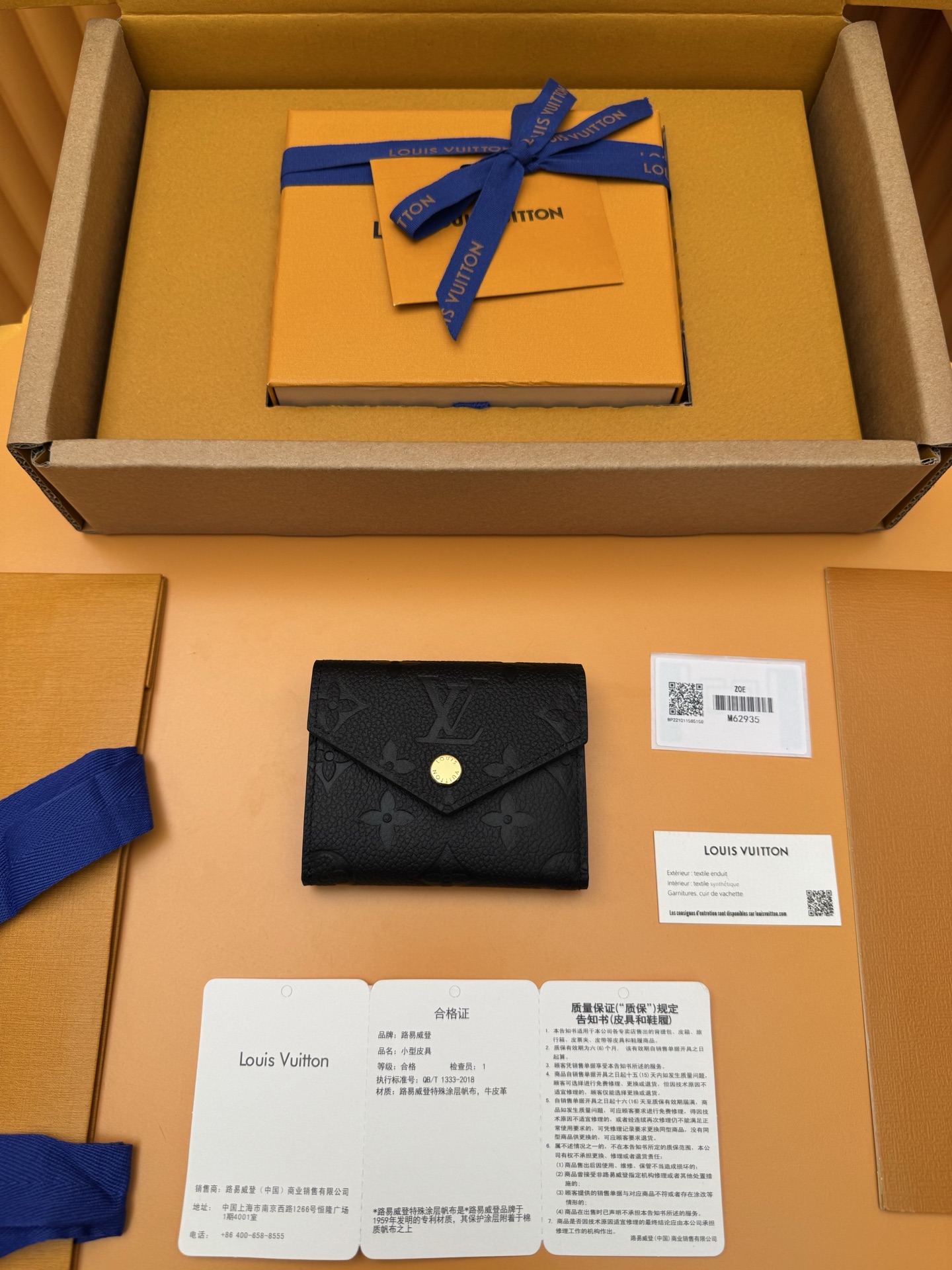 NO:718184,M62935 'Special Duty Free' [Official Special Edition·First Class Material·All Steel Hardware·Dynamic Chip·Full Package] Zoé wallet is sublimated from Monogram printed leather, with the iconic Monogram pattern's concave and convex fine lines. Compact enough to fit into a small bag or pocket, but roomy enough to hold currency, bills and credit cards, this exquisite wallet will soon become a must-have. 9.5x7.5x3cm, LV wallet, louis vuitton, wallets19860909M62935 《特級免稅》[官方专版·一級材料·全鋼五金· 动态芯片·全套包裝］ Zoé钱包由Monogram印花皮革升华,具有标志性的Monogram图案凹凸的细纹.足够紧凑,可以放入一个小袋子或口袋,但足够宽敞,可以容纳货币,票据和信用卡,这个精致的钱包很快就会成为必不可少的.9.5x7.5x3cm,LV钱包,louis vuitton,wallets,欧美剧