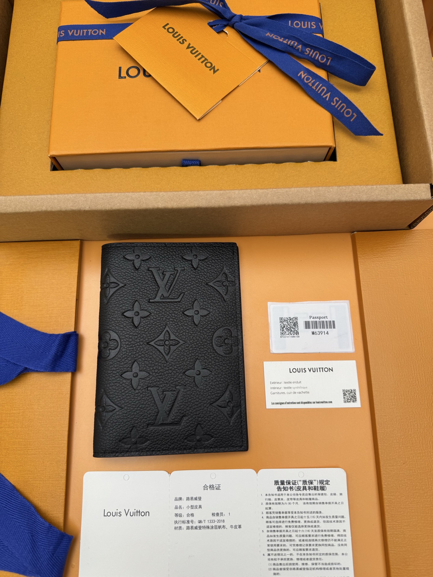 NO:769373,M63914 'Special Duty Free' [Official Special Edition·First Class Material·All Steel Hardware·Dynamic Chip·Full Package] This Louis Vuitton passport cover is made of Monogram printed leather, soft cowhide with Monogram pattern. Lightweight and compact, this model has four card slots, as well as an open pocket for quick access to the passport. It can be easily slipped into a bag or pocket. 10x14x2.5cm, LV wallet, louis vuitton, louis vuitton,wallets,cowhide19860909M63914 《特級免稅》[官方专版·一級材料·全鋼五金· 动态芯片·全套包裝］這款路易威登護照封面由Monogram印製皮革製成,Monogram圖案的柔軟牛皮.輕巧緊湊,這個模型有四個卡槽,以及一個開放的口袋,可以快速訪問護照.它可以輕鬆地放入袋子或口袋中.10x14x2.5cm,LV钱包,louis vuitton,louis vuitton,wallets,cowhide,欧美剧