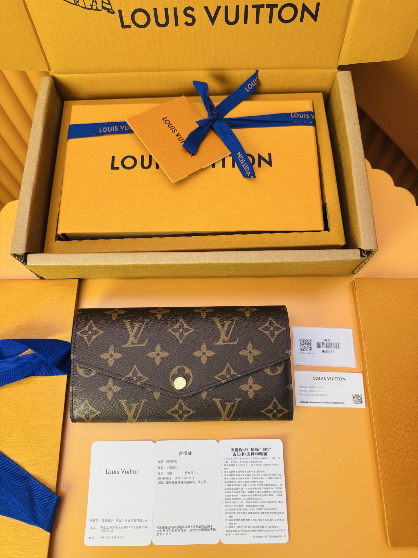 NO:718176,M60531 'Special Duty Free' [Official special edition·First class material·All steel hardware·Dynamic chip·Full set of packaging] As one of Louis Vuitton's classic designs, Sarah wallet integrates Monogram Lined with canvas and grained leather, it reproduces the elegance of the envelope-style design. The interior is spacious and equipped with 2 large compartments, a central zipper coin pocket and multiple card slots. It can safely store multiple daily necessities. 19.0x10.5x2.5cm, LV wallet, louis vuitton, louis vuitton, wallets19860909M60531 《特級免稅》[官方专版·一級材料·全鋼五金· 动态芯片·全套包裝］作为路易威登经典设计之一,Sarah钱夹融合Monogram 帆布与粒面皮革内衬,再现信封式设计的优雅之姿.内部宽敞,设有2个大号隔层、1个中央拉链零钱袋和多个卡片夹层.可安全存放多件日常用品.19.0x10.5x2.5cm,LV钱包,louis vuitton,louis vuitton,wallets,欧美剧