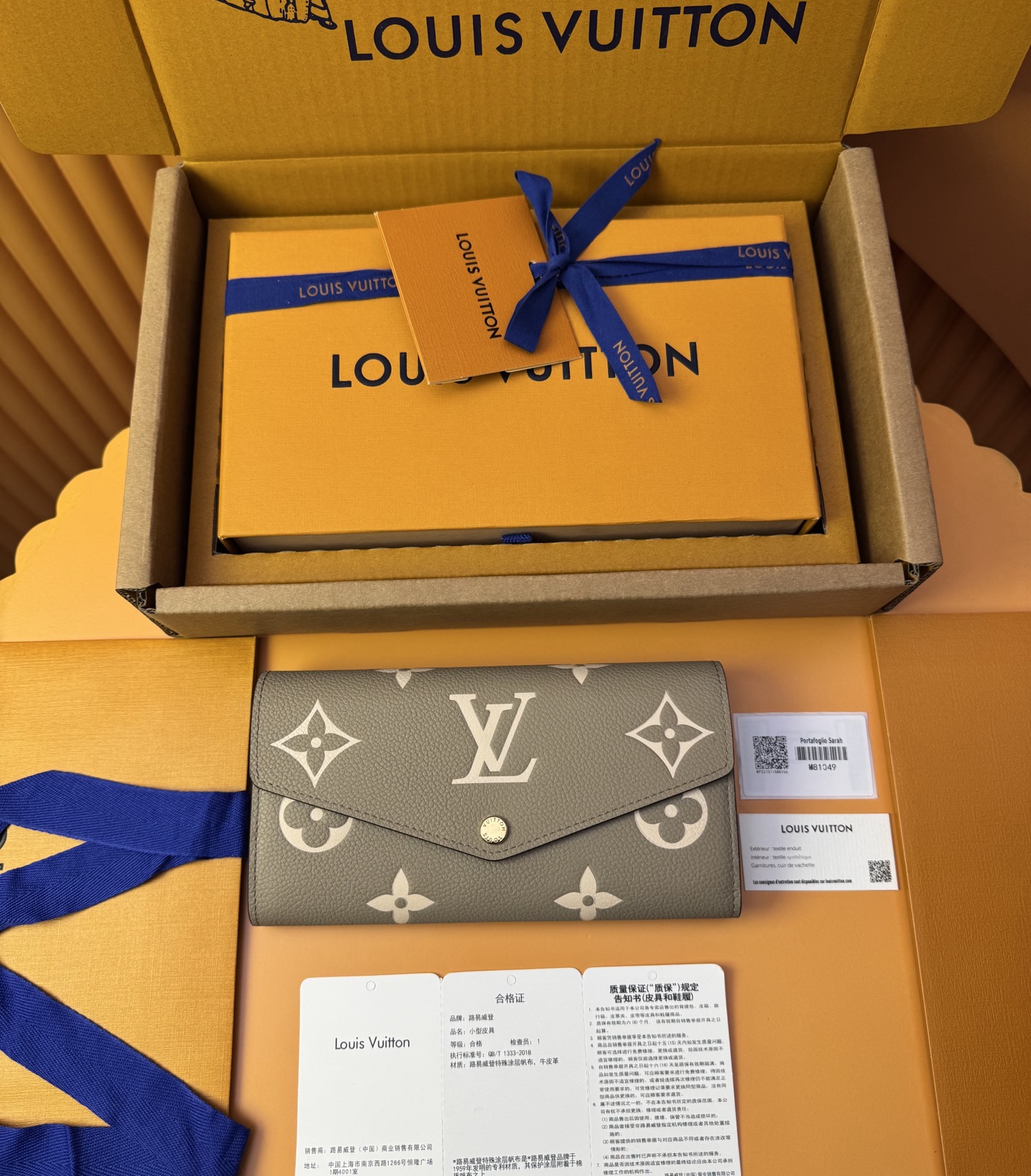 NO:718168,M81049 'Special Duty Free' [Official Special Edition·First Class Material·All Steel Hardware·Dynamic Chip·Full Package] This classic Louis Vuitton Sarah wallet is redesigned with a two-color Monogram printed leather version and engraved with the iconic Monogram pattern. Equipped with a gold button buckle, the envelope-style fold reveals a well-organized interior that includes two large compartments, multiple pockets and 16 card slots. 19x10.5x2cm, LV wallet, louis vuitton,louis vuitton,wallets19860909M81049《特級免稅》[官方专版·一級材料·全鋼五金·动态芯片·全套包裝］这款经典的Louis Vuitton Sarah钱包以双色Monogram印花皮革版重新设计,并以标志性的 Monogram图案进行雕刻.配有金色按键扣,信封式的折叠显示了一个组织良好的内部,包括两个大的隔间,多个口袋和16个卡槽.19x10.5x2cm,LV钱包,louis vuitton,louis vuitton,wallets,欧美剧