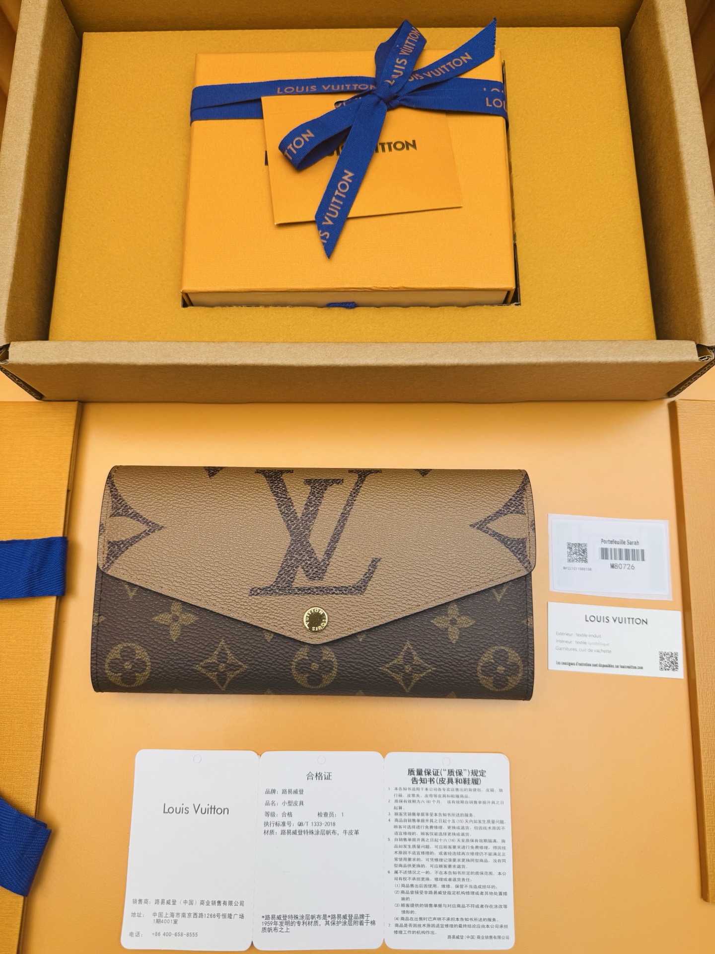 NO:674606,M80726 'Special Duty Free' [Official Special Edition·First Class Material·All Steel Hardware·Dynamic Chip·Full Packaging] This version of the classic Sarah wallet combines Monogram canvas and Monogram reverse giant canvas. It has an elegant rectangular design and a neat interior with multiple pockets and card slots. The top cover features a gold-engraved press buckle. 19x10.5x2cm, LV wallet, louis vuitton, wallets19860909M80726 《特級免稅》[官方专版·一級材料·全鋼五金· 动态芯片·全套包裝］經典的莎拉錢包的這個版本結合了Monogram帆布和Monogram反向巨型帆布.它具有優雅的矩形設計和一個整潔的內部,設有多個口袋和卡槽.頂蓋採用金色雕刻的壓扣.19x10.5x2cm,LV钱包,louis vuitton,wallets,欧美剧