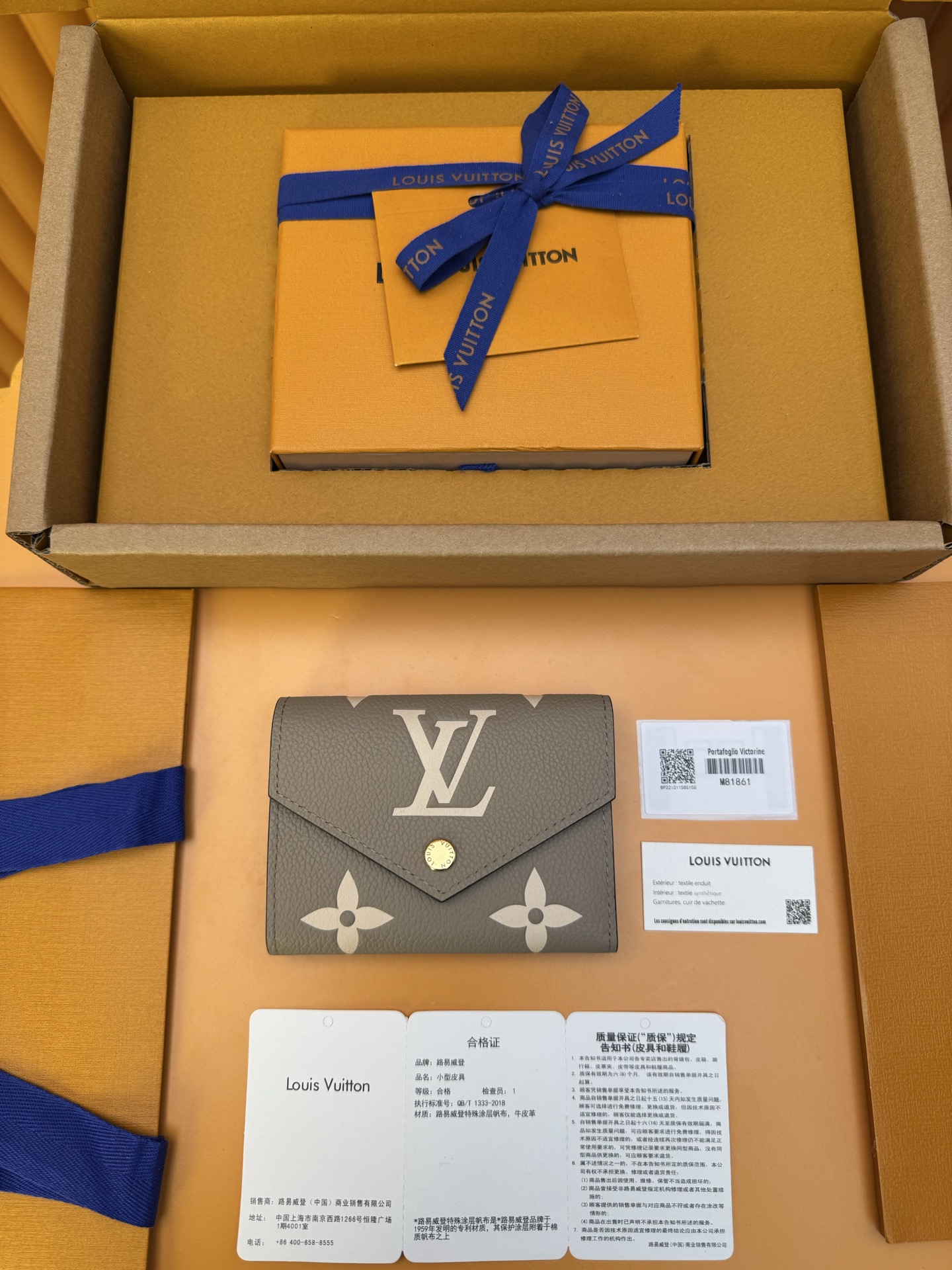 NO:769381,M81861 'Special Duty Free' [Official special edition·First-class material·All steel hardware·163 chips·Full set of packaging] This Victorine wallet is made of soft Monogram Empreinte grained cow leather embossed with the classic Monogram pattern, with a two-color design to highlight the exquisite texture. The compact configuration hides ample space to store banknotes, coins and cards. 12x9.5x1.5cm, LV wallet, louis vuitton,wallets,cowhide19860909M81861《特級免稅》[官方专版·一級材料·全鋼五金·163芯片·全套包裝］此款 Victorine 钱夹为柔软的Monogram Empreinte 粒面牛皮革压印经典Monogram图案,以双色设计烘托精致质感.小巧构型暗藏充裕空间,可收纳钞票、硬币和卡片.12x9.5x1.5cm,LV钱包,louis vuitton,wallets,cowhide,欧美剧