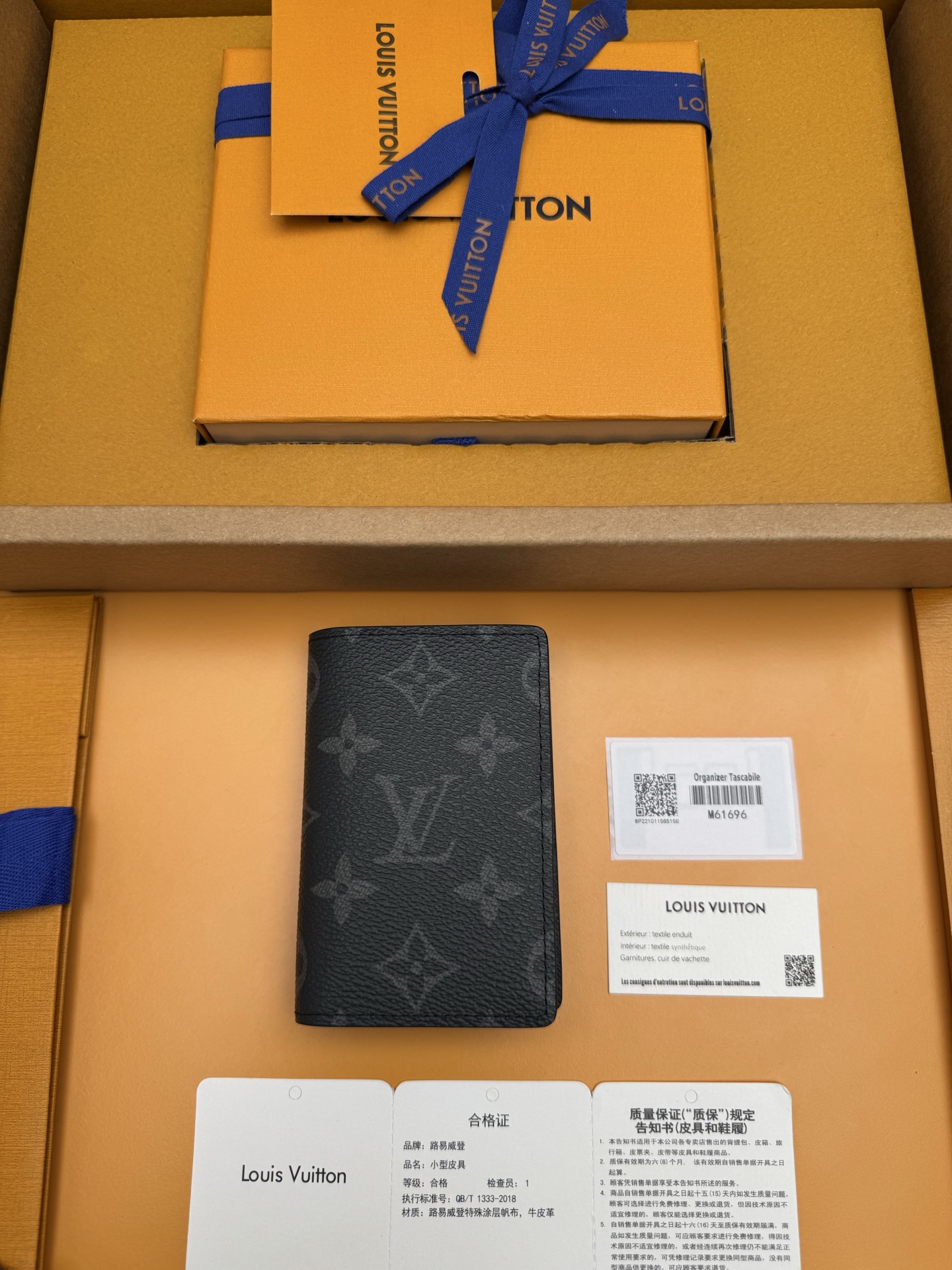 NO:674526,M61696 'Special Duty Free' [First-class material·All-steel hardware·Dynamic chip·Full set of packaging] The pocket clip made of elegant canvas with extremely soft leather lining is both fashionable and practical. It is compact and lightweight in design and contains multiple inner pockets that can accommodate credit cards and bills. 8X11cm, LV wallet, louis vuitton, wallets19860909M61696 《特級免稅》[一級材料·全鋼五金· 动态芯片·全套包裝］以优雅的帆布搭配极柔软的皮革内衬制成的口袋夹兼具时尚性与实用性,设计小巧轻便,内含多个可容纳信用卡及票据的内袋.8X11cm,LV钱包,louis vuitton,wallets,欧美剧