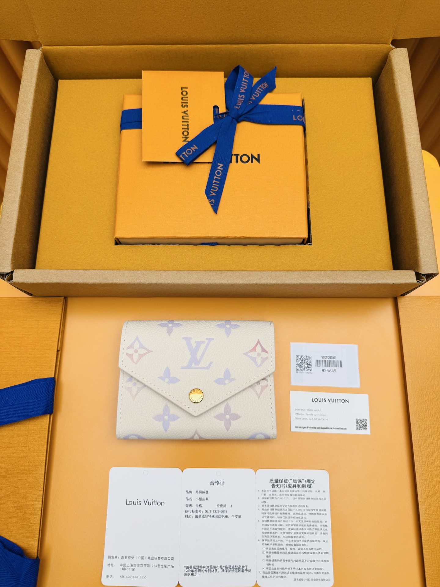 NO:718322,M25649 'Special Duty Free' [Official special edition·First-grade material·All-steel hardware·Dynamic chip·Full package] This Victorine wallet is made of Monogram Empreinte leather to render dreamy colors, and the elegant structure is upgraded with Yingze metal parts, which proves Louis Vuitton's exquisite craftsmanship. It has a card compartment and a pocket that can store banknotes and coins. 12x9.5x2.5cm, LV wallet, louis vuitton, louis vuitton,wallets19860909M25649《特級免稅》[官方专版·一級材料·全鋼五金·动态芯片·全套包裝］本款 Victorine钱夹为Monogram Empreinte皮革渲染梦幻色彩,以莹泽金属件升级典雅构型,印证路易威登的精湛匠艺.内设卡片夹层和可收纳钞票与硬币的口袋.12x9.5x2.5cm,LV钱包,louis vuitton,louis vuitton,wallets,欧美剧