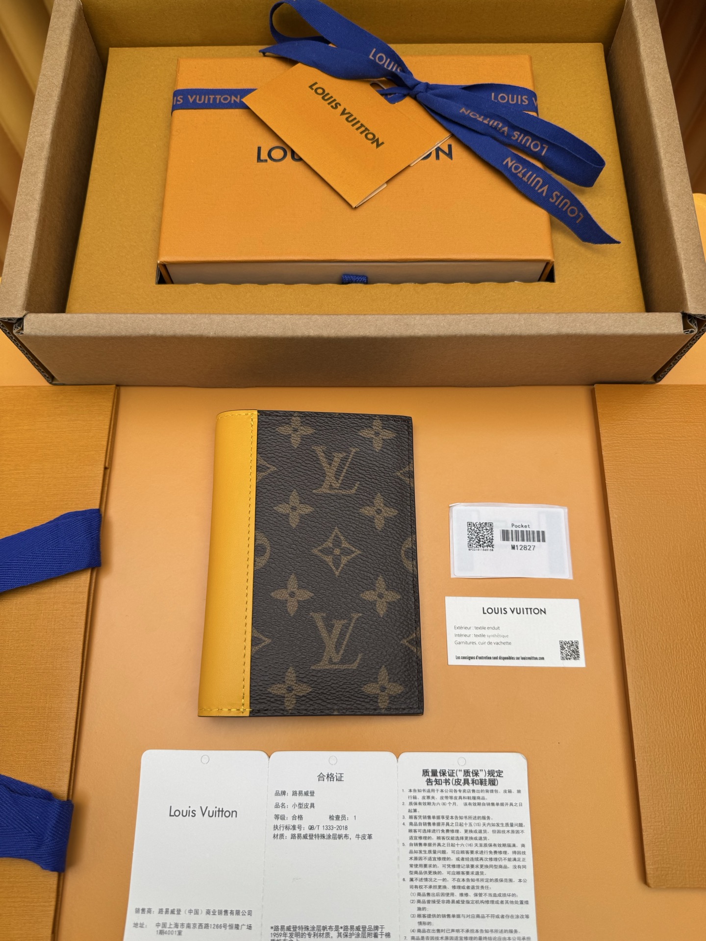 NO:718309,M12827 'Special Duty Free' [Official Special Edition·First Class Material·All Steel Hardware·Dynamic Chip·Full Packaging] This Louis Vuitton classic passport cover is made of Monogram Macassar coated canvas with colorful leather trim and lining. It is part of the LV Colormania series, giving it a refined feel. In addition to two open pockets that can hold your passport, the interior design also includes four slots for business or credit cards and a flat pocket. 10x14x2.5cm, LV wallet, louis vuitton,louis vuitton,wallets19860909M12827 《特級免稅》[官方专版·一級材料·全鋼五金· 动态芯片·全套包裝］ 這款路易威登經典護照封面採用Monogram Macassar塗層帆布,搭配彩色皮革裝飾和襯裡,是LV Colormania系列的一部分,給人一種精緻的感覺.除了兩個可以放置護照的開放式口袋外,內部設計還包括四個用於放置商務或信用卡的插槽和一個扁平口袋.10x14x2.5cm,LV钱包,louis vuitton,louis vuitton,wallets,欧美剧