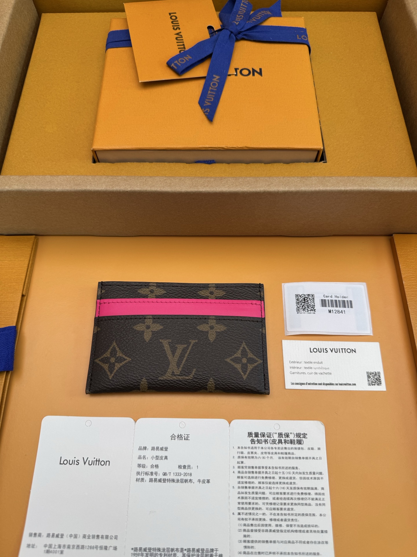 NO:741152,M12841 'Special Duty Free' [Official special edition·First-class material·All steel hardware·Dynamic chip·Full set of packaging] This beautiful Monogram Macassar card holder is one of the brand's classic works, with a touch of color. It has colorful cowhide stripes on the top and matching lining, bringing an unexpected twist. Its four card slots and central pocket can accommodate credit cards, commuter cards and business cards. 11x7x1.5cm, LV wallet, louis vuitton,wallets,cowhide19860909M12841 《特級免稅》[官方专版·一級材料·全鋼五金· 动态芯片·全套包裝］ 這張漂亮的Monogram Macassar卡套是該品牌的經典作品之一,搭配了一抹色彩.頂部帶有彩色牛皮條紋和與之匹配的襯裡,帶來意想不到的轉折.它的四個卡槽和中央口袋可以容納信用卡、通勤卡和商業名片.11x7x1.5cm,LV钱包,louis vuitton,wallets,cowhide,欧美剧