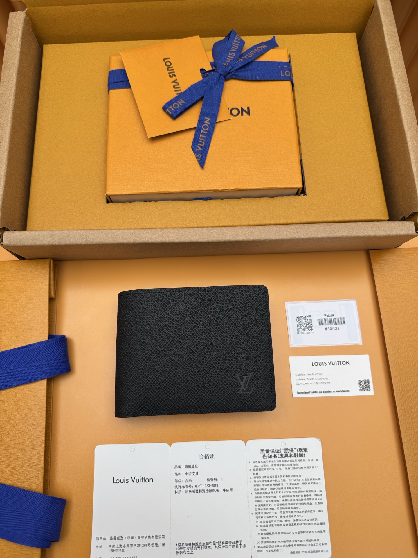 NO:718180,M30531 'Special Duty Free' [Official Special Edition·First Class Material·All Steel Hardware·Dynamic Chip·Full Packaging] Soft and elegant Epi leather makes the blue Multiple wallet more refined. Compact and very practical, with numerous pockets and gaps, our men's wallet can easily fit into your pocket. 11.5x9x1.5cm, LV wallet, louis vuitton, wallets19860909M30531 《特級免稅》[官方专版·一級材料·全鋼五金· 动态芯片·全套包裝］柔软而优雅的Epi皮革使蓝色的Multiple钱包变得更加精致.紧凑且非常实用,拥有众多口袋和缝隙,我们的男士钱包可以轻松地放入口袋.11.5x9x1.5cm,LV钱包,louis vuitton,wallets,欧美剧