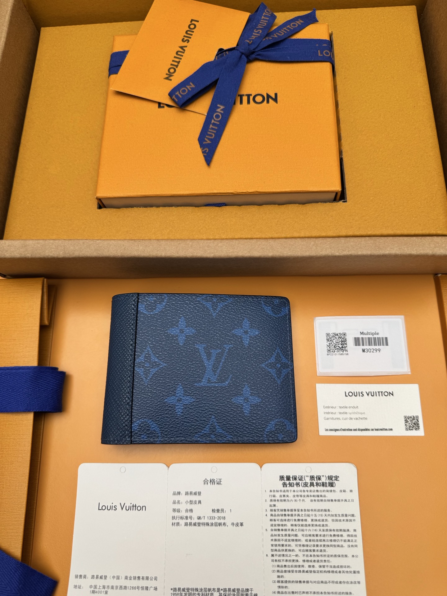 NO:718325,M30299 'Special Duty Free' [Official special edition·First-grade material·All steel hardware·Dynamic chip·Full set of packaging] Multiple wallet uses Monogram canvas and Taga leather to create a stacked color effect and outline simple lines. It contains multiple compartments and card slots, which can store bank cards, bills and banknotes, and can also be easily placed in most pockets. 11.5x9.0x1.5cm, LV wallet, louis vuitton, wallets19860909M30299《特級免稅》[官方专版·一級材料·全鋼五金· 动态芯片·全套包裝］Multiple 钱夹选用 Monogram 帆布与 Taga 皮革塑造叠色效果,勾勒简明线条.内含多个隔层与卡位,可收纳银行卡、票据与纸钞,亦可轻松置于大部分口袋之中.11.5x9.0x1.5cm,LV钱包,louis vuitton,wallets,欧美剧