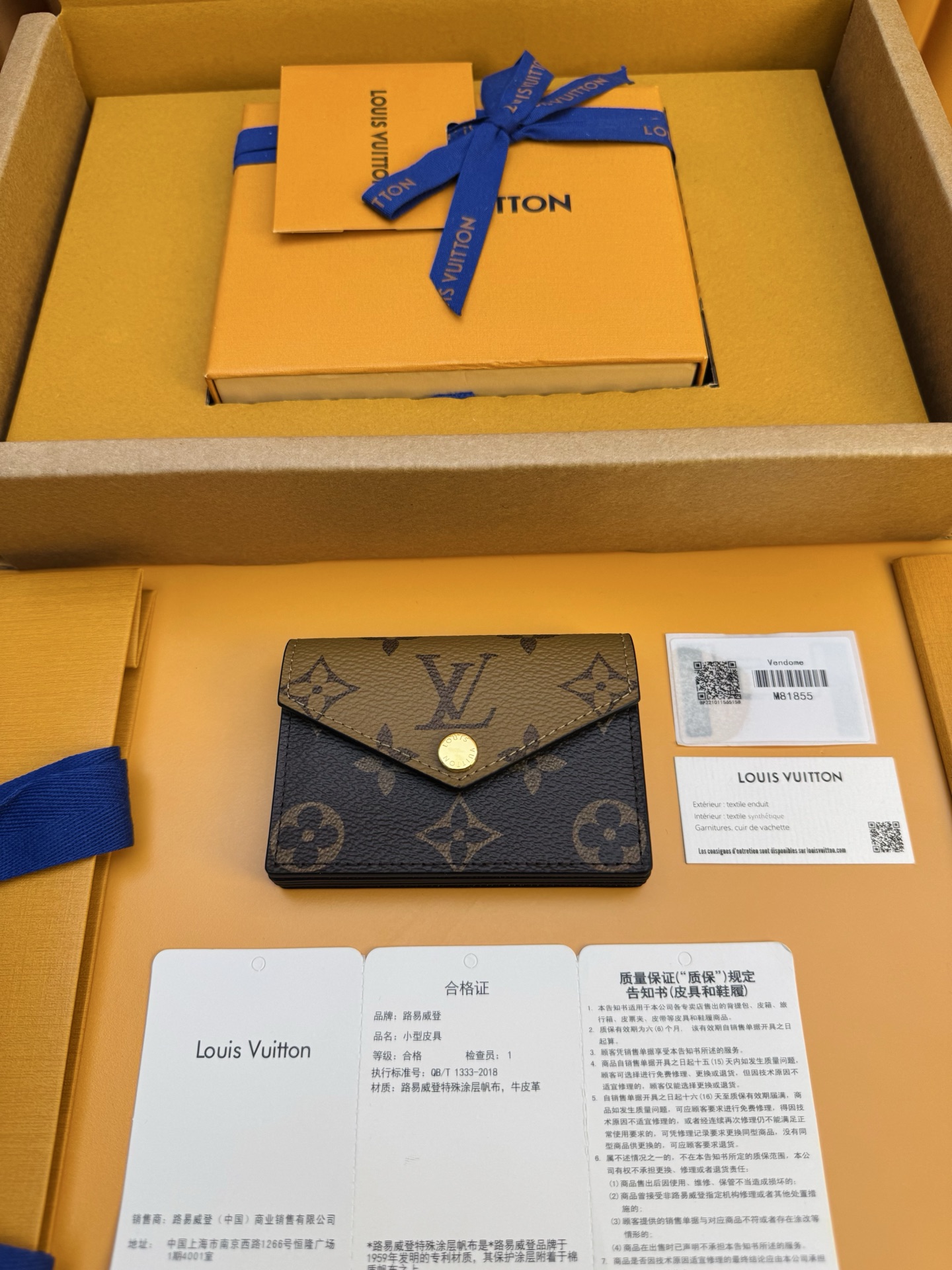 NO:718333,M81855 'Special Duty Free' [Official Special Edition·First Class Material·All Steel Hardware·Dynamic Chip·Full Packaging] Full of charm and security, this Monogram canvas card holder comes with a Monogram Reverse canvas card. The interior is divided into five air vents to accommodate cards and other necessities. This model closes with a gold button. 10x6.8x1.4cm, LV wallet, louis vuitton, versace, wallets19860909M81855《特級免稅》[官方专版·一級材料·全鋼五金· 动态芯片·全套包裝］充滿魅力和安全,這款Monogram帆布卡片夾帶有 Monogram Reverse帆布卡片.內部分為五個風口,可容納卡片和其他必需品.此型號通過金色按鈕關閉.10x6.8x1.4cm,LV钱包,louis vuitton,versace,wallets,欧美剧