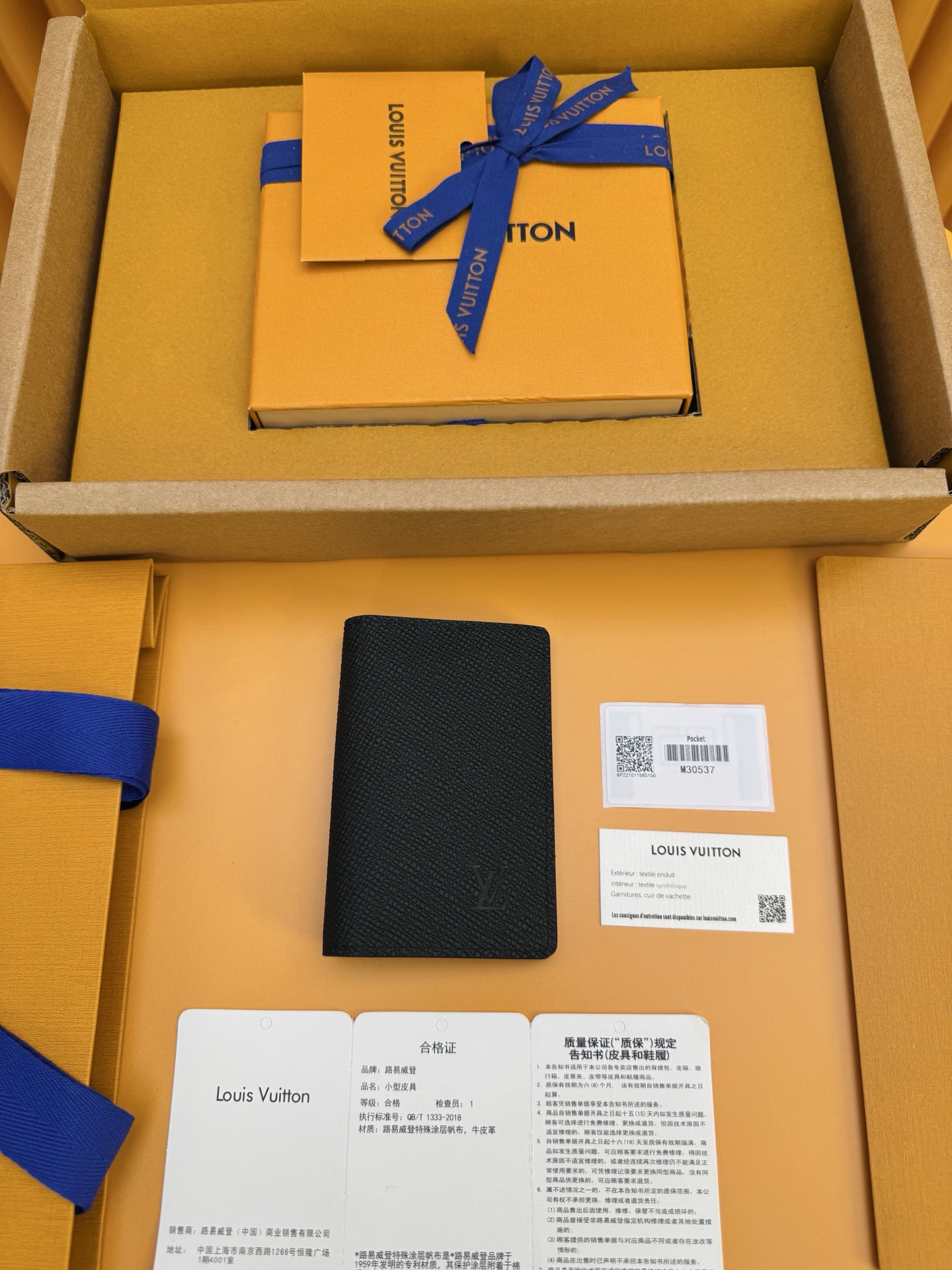 NO:718314,M30537 'Special Duty Free' [Official Special Edition·First Class Material·All Steel Hardware·Dynamic Chip·Full Packaging] This compact pocket organizer has all the qualities of a wallet, welcoming credit cards, banknotes and paper. It belongs to the Taiga leather series, which is the first family men's series. 7.5x11x1cm, LV wallet, louis vuitton, wallets19860909M30537《特級免稅》[官方专版·一級材料·全鋼五金· 动态芯片·全套包裝］这个紧凑的口袋组织器,拥有一个钱包的所有品质,欢迎信用卡,纸币和纸张.它属于Taiga皮革系列,这是第一个家庭男士系列.7.5x11x1cm,LV钱包,louis vuitton,wallets,欧美剧