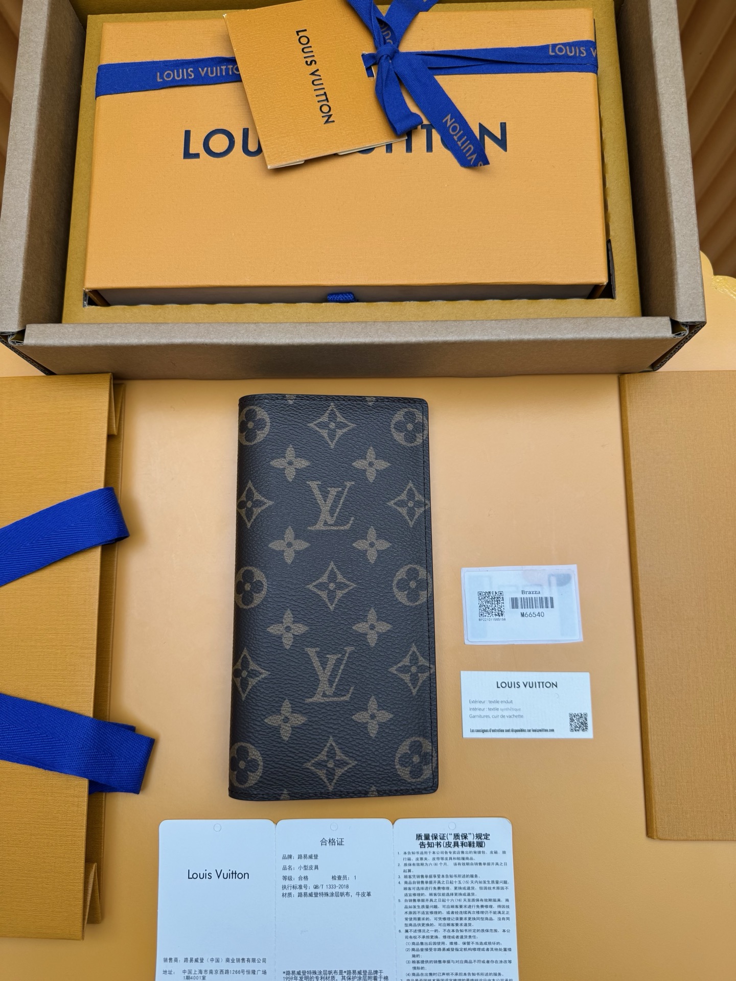 NO:718312,M66540 'Special Duty Free' [Official special edition·First-grade material·All-steel hardware·Dynamic chip·Full package] This Brazza wallet made of Monogram canvas exudes an unstoppable masculinity. It has ample space and complete functions, and can be easily stored in a coat pocket. It can hold change, credit cards and banknotes. 19x10x2cm, LV wallet, louis vuitton, wallets, jackets & coats19860909M66540 《特級免稅》[官方专版·一級材料·全鋼五金· 动态芯片·全套包裝］这款用 Monogram帆布制作的Brazza钱包散发着势不可挡的阳刚之气.空间充足,功能齐全,可轻易地收纳入外套口袋.可以装零钱、信用卡和纸币.19x10x2cm,LV钱包,louis vuitton,wallets,jackets & coats,欧美剧