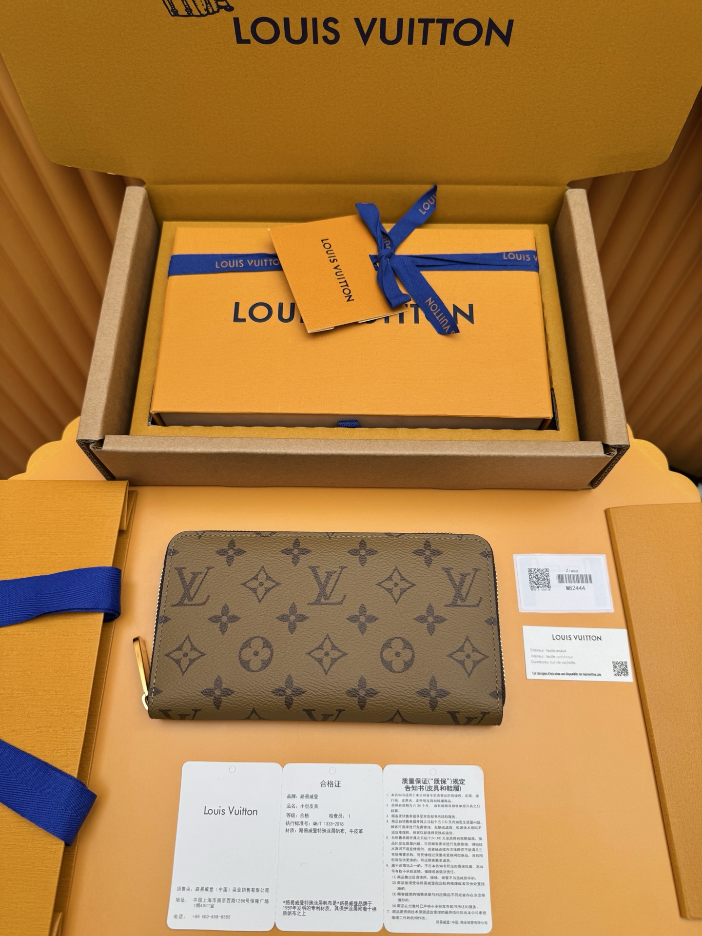 NO:741149,M82444 'Special Duty Free' [Official Special Edition·First Class Material·All Steel Hardware·Dynamic Chip·Full Packaging] The iconic Zippy wallet is reinterpreted on Louis Vuitton's unique Monogram Reverse canvas. This classic exquisite silhouette accessory is lined with leather and gold zippers. Its practical and neat interior includes three spacious compartments, a pocket with coin zipper and 12 card slots. 19.5x10.5x2.5cm, LV wallet, louis vuitton,louis vuitton,versace,wallets19860909M82444 《特級免稅》[官方专版·一級材料·全鋼五金· 动态芯片·全套包裝］標誌性的Zippy錢包在路易威登獨特的Monogram Reverse帆布上重新詮釋.這款經典的精緻輪廓配飾採用皮革內襯和金色拉鍊.其實用而整齊的內飾包括三個寬敞的隔間,一個帶硬幣拉鍊的口袋和12個卡槽.19.5x10.5x2.5cm,LV钱包,louis vuitton,louis vuitton,versace,wallets,欧美剧