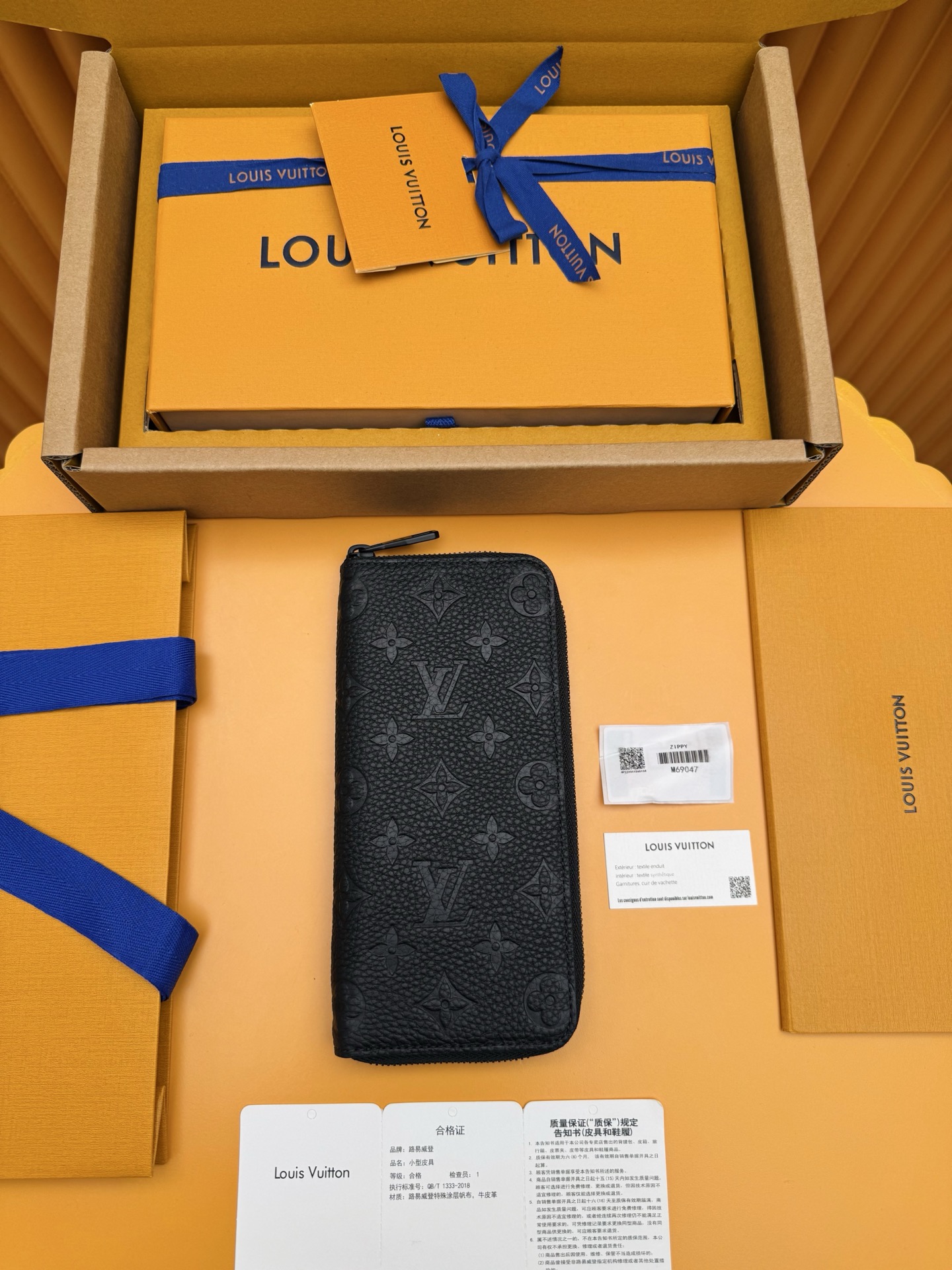 NO:741072,M69047 'Special Duty Free' [Official special edition·First-grade material·All-steel hardware·Dynamic chip·Full set of packaging] Zippy Vertical wallet is made of soft Taurillon leather with Monogram pattern embossed, and the neat full zipper structure has card slots, pockets and zipper compartments, which can properly store banknotes, documents and coins. 10x20x2cm, LV wallet, louis vuitton, wallets19860909M69047 《特級免稅》[官方专版·一級材料·全鋼五金· 动态芯片·全套包裝］ Zippy Vertical钱夹为柔软Taurillon皮革压印 Monogram 图案,利落全拉链结构内设卡位、口袋及拉链隔层,可妥帖地收纳钞票、文件和硬币.10x20x2cm,LV钱包,louis vuitton,wallets,欧美剧