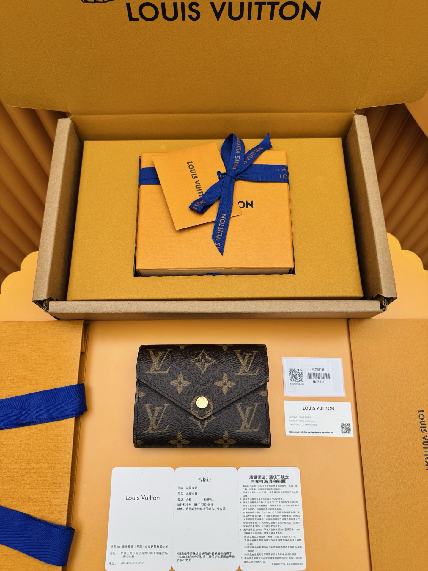 NO:813320,M62360 gold buckle 'Special Duty Free' [Official special edition·First-class material·All-steel hardware·Dynamic chip·Full set of packaging] This Victorine wallet is made of Monogram canvas and includes functional elements in a soft and graceful style. It has a card compartment and pockets for banknotes and coins. 12x9.5x2.5cm, LV wallet, louis vuitton, wallets19860909M62360金扣《特級免稅》[官方专版·一級材料·全鋼五金· 动态芯片·全套包裝］本款 Victorine 钱夹取材Monogram帆布,以柔婉格调囊括功能元素,内设卡片夹层和收纳纸钞及硬币的口袋.12x9.5x2.5cm,LV钱包,louis vuitton,wallets,Wallet purse