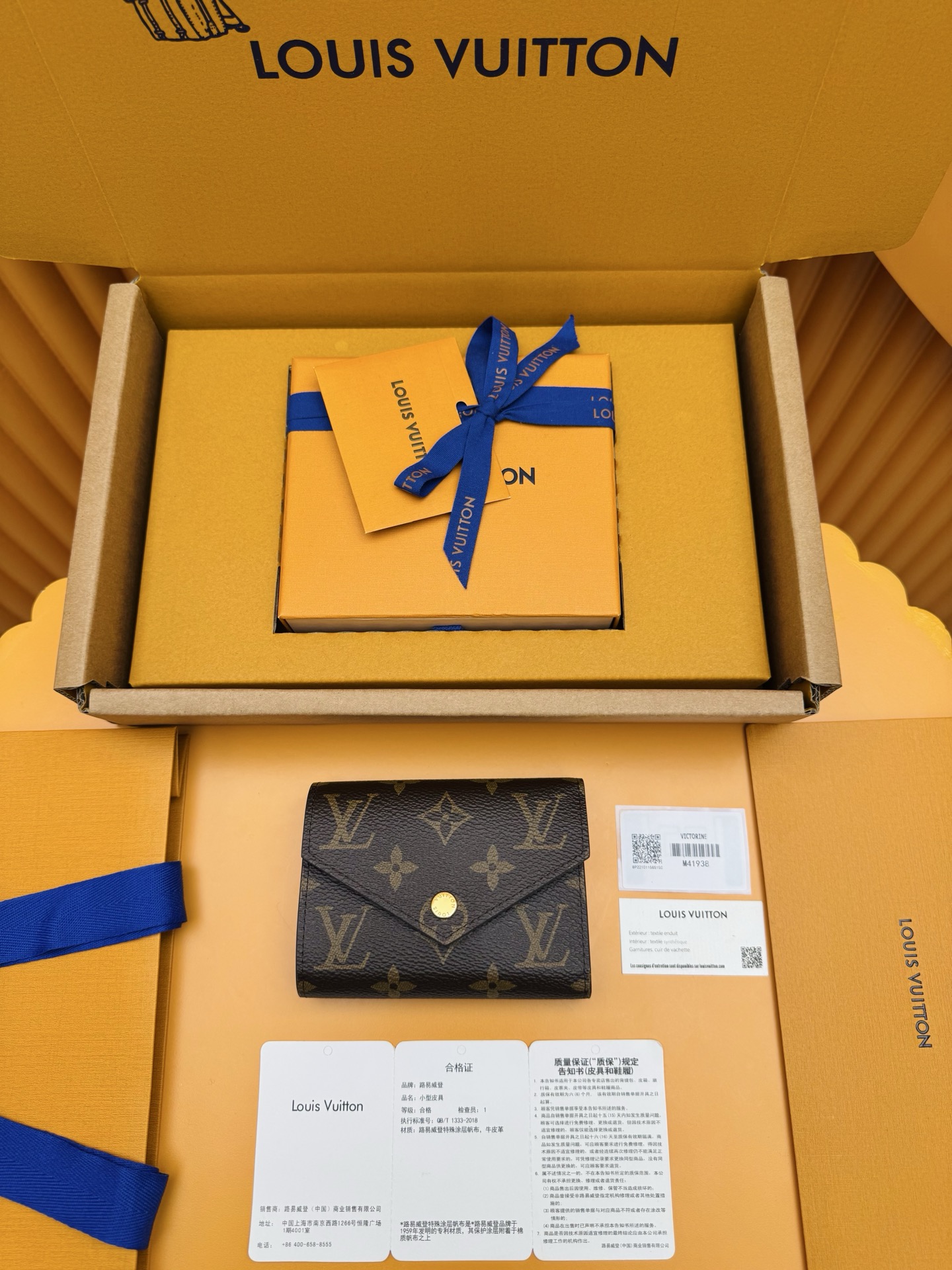 NO:813299,M41938 gold buckle 'Special Duty Free' [Official special edition·First-class material·All-steel hardware·Dynamic chip·Full set of packaging] This Victorine wallet is made of Monogram canvas and includes functional elements in a soft and graceful style. It has a card compartment and pockets for banknotes and coins. 12x9.5x2.5cm, LV wallet, louis vuitton, wallets19860909M41938金扣《特級免稅》[官方专版·一級材料·全鋼五金· 动态芯片·全套包裝］本款 Victorine 钱夹取材Monogram帆布,以柔婉格调囊括功能元素,内设卡片夹层和收纳纸钞及硬币的口袋.12x9.5x2.5cm,LV钱包,louis vuitton,wallets,Wallet purse