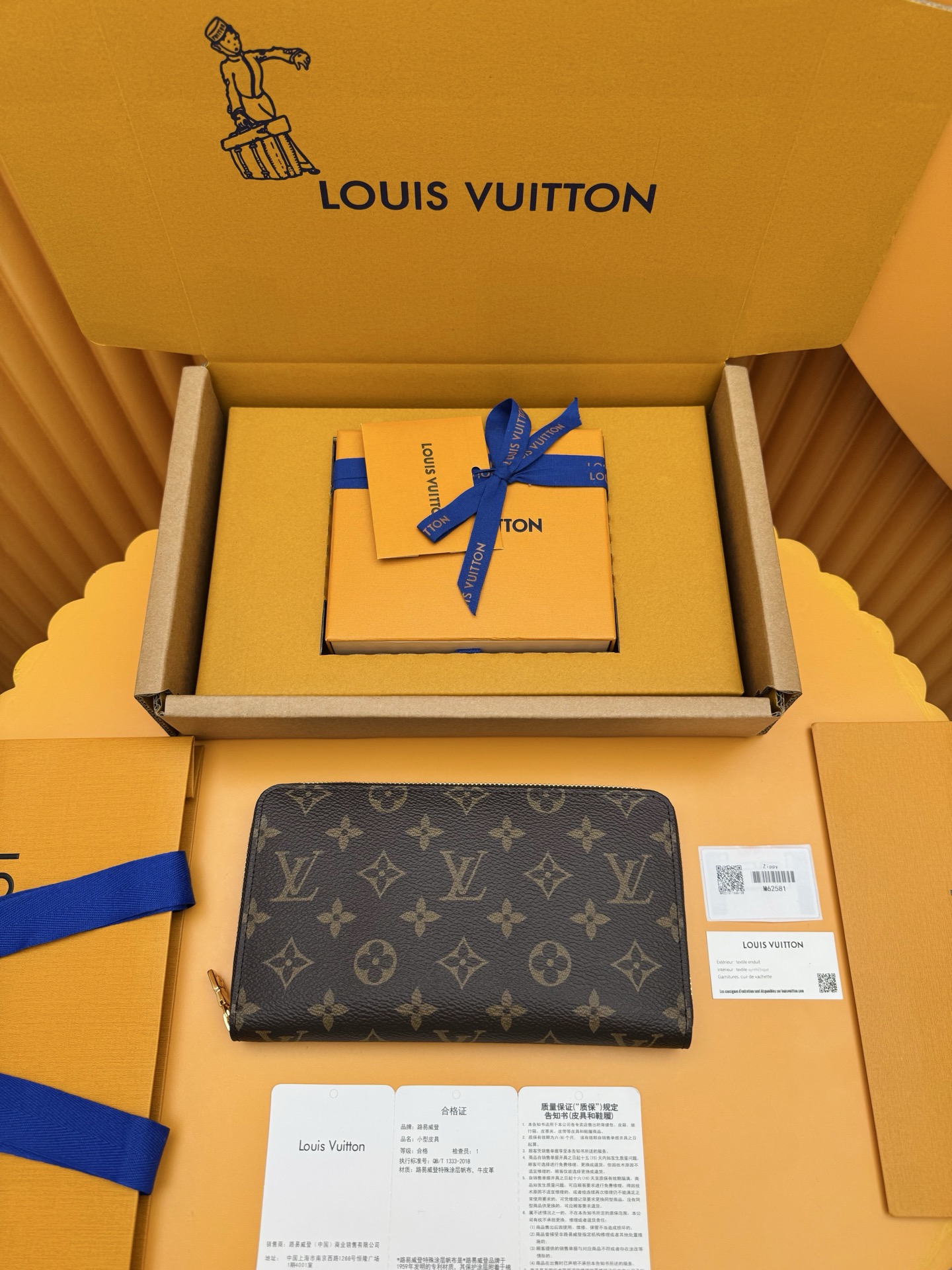 NO:769320,M62581 'Special Duty Free' [Official Special Edition·First Class Material·All Steel Hardware·Dynamic Chip·Full Packaging] Made from Louis Vuitton's historic Monogram canvas, this Zippy wallet's compactly organized format combines functionality and refined design. Its full zipper lock opens to reveal multiple slots for credit cards, a zippered pocket for coins and a large pocket for tickets. 21x12x2cm, LV wallet, louis vuitton, louis vuitton,wallets19860909M62581 《特級免稅》[官方专版·一級材料·全鋼五金· 动态芯片·全套包裝］由路易威登历史悠久的Monogram帆布制成,这个Zippy钱包组织紧凑的格式结合了功能和精致的设计.它的全拉链锁打开,揭示了信用卡的多个缝隙,一个带拉链的口袋,用于硬币和一个大口袋,用于机票.21x12x2cm,LV钱包,louis vuitton,louis vuitton,wallets,欧美剧