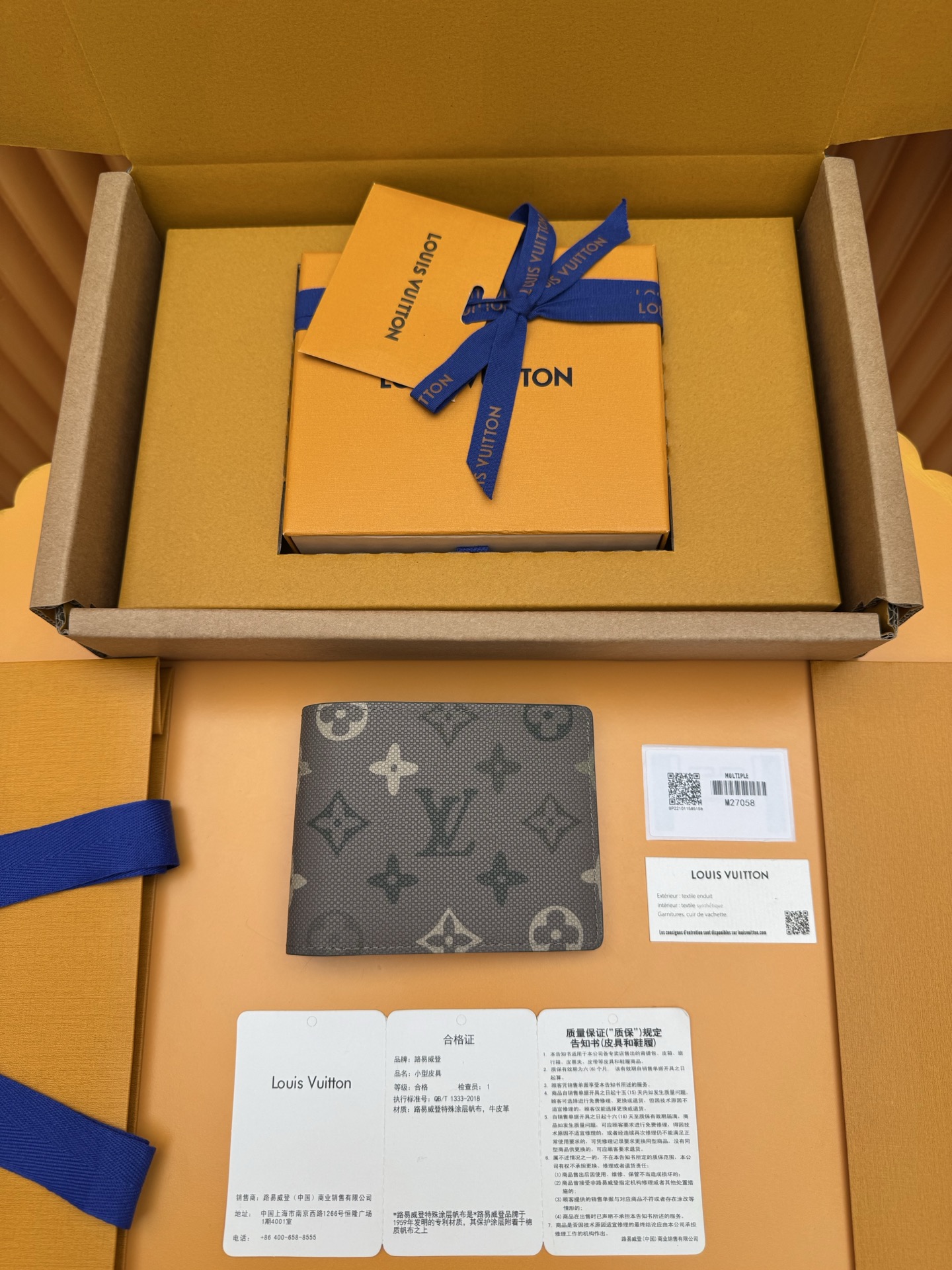 NO:813316,M27058 'Special Duty Free' [Official special edition·First-class material·All steel hardware·Dynamic chip·Full set of packaging] This Multiple wallet is made of Monogram Surplus coated canvas, showing Pharrell Williams A new interpretation of the Monogram pattern injects fresh vitality into the functional configuration. The delicate tones of the Monogram flowers and LV letters give the canvas surface a camouflage look. The right size includes a card compartment, a banknote compartment and a side receipt compartment. 11.5x9x1.5cm, LV wallet, louis vuitton, wallets19860909M27058《特級免稅》[官方专版·一級材料·全鋼五金· 动态芯片·全套包裝]本款Multiple钱夹取材Monogram Surplus涂层帆布,展现Pharrell Williams 对Monogram图案的焕新演绎,为功能构型注入清新活力.Monogram花卉与LV字母的细腻色调再为帆布表面赋予迷彩观感.恰宜尺寸内含卡片夹层,钞票隔层与侧面票据夹层.11.5x9x1.5cm,LV钱包,louis vuitton,wallets,Wallet purse