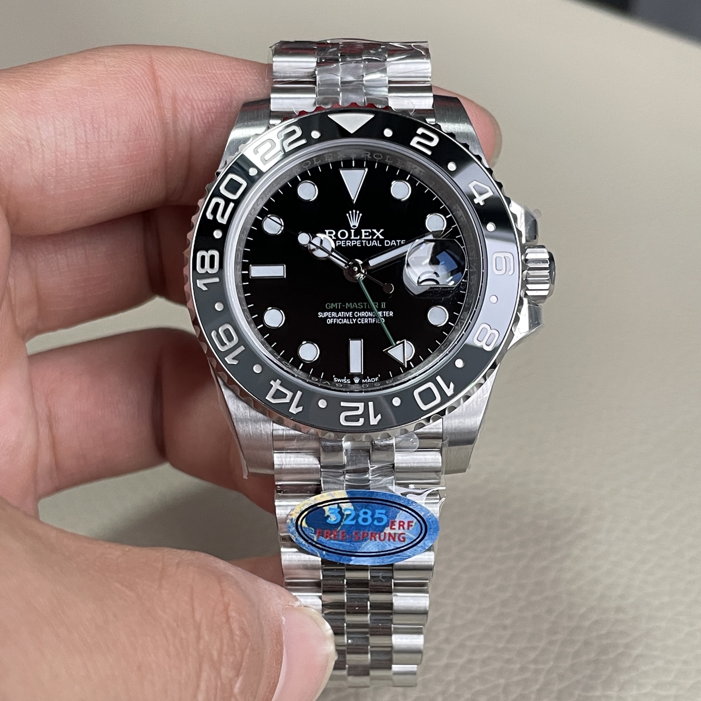 NO:765275,ERFAOTCRY 'No card movement GMT-Master' - the most powerful Rolex GMT-Master II Coke ring with a diameter of 40MM, the entire case is made of 904 steel, the metal brushing process is upgraded, the delicate brushing feel is consistent with the original product, the red and blue ceramic ring is exclusively developed, and after repeated color mixing and firing to achieve zero color difference, the ring scale is silver-plated with fine texture and bright luster  The black dial is deep yet elegant, and the LOGO font has been fine-tuned many times compared to the genuine product, so there is no longer any error. The luminous powder on the scale nails and hands is fully imported from Switzerland, and both the graininess and the luminous effect are up to genuine standards. Each section of the 904 stainless steel strap is polished one by one, and the gaps between them are fine-tuned to the micron level, making it as 'soft' as the genuine article.  After years of research and development and modification, the movement has been upgraded and iterated from generation to generation, reaching the market-leading weight-free Cal: movement. Each movement will undergo a long period of testing to ensure that it is a good product!  ERF redefines the cola circle and offers sincerity to the majority of cousins!  ,,rolex19860909ERFAOTCRY“无卡度机芯格林尼治”——最强劳力士格林尼治II型可乐圈 40MM表径,表壳整体904钢材打造,金属拉丝工艺升级,细腻的拉丝手感和正品一致 独家研发红蓝色陶瓷圈,经过反复调色烧制实现了零色差,圈口刻度镀银肌理细腻,光泽明亮 黑色表盘深邃不失优雅,LOGO字体也是多次对照正品进行微调,不再有误差. 刻度钉和表针夜光全面使用瑞士进口夜光粉,无论是颗粒感还是发光效果,均达到正品标准 904精钢表带每一粒带节都一一打磨抛光,相互之间间隙微调到微米级别,做到和正品一样的“柔软” 机芯经过多年的研发和修改,一代代的升级迭代,达到了领先市场最顶级的砝码无卡度Cal:机芯 每一颗机芯前都会经过长时间的测试,确保即良品！ ERF重新定义了可乐圈,为广大表友献上真诚！,,rolex,Watch