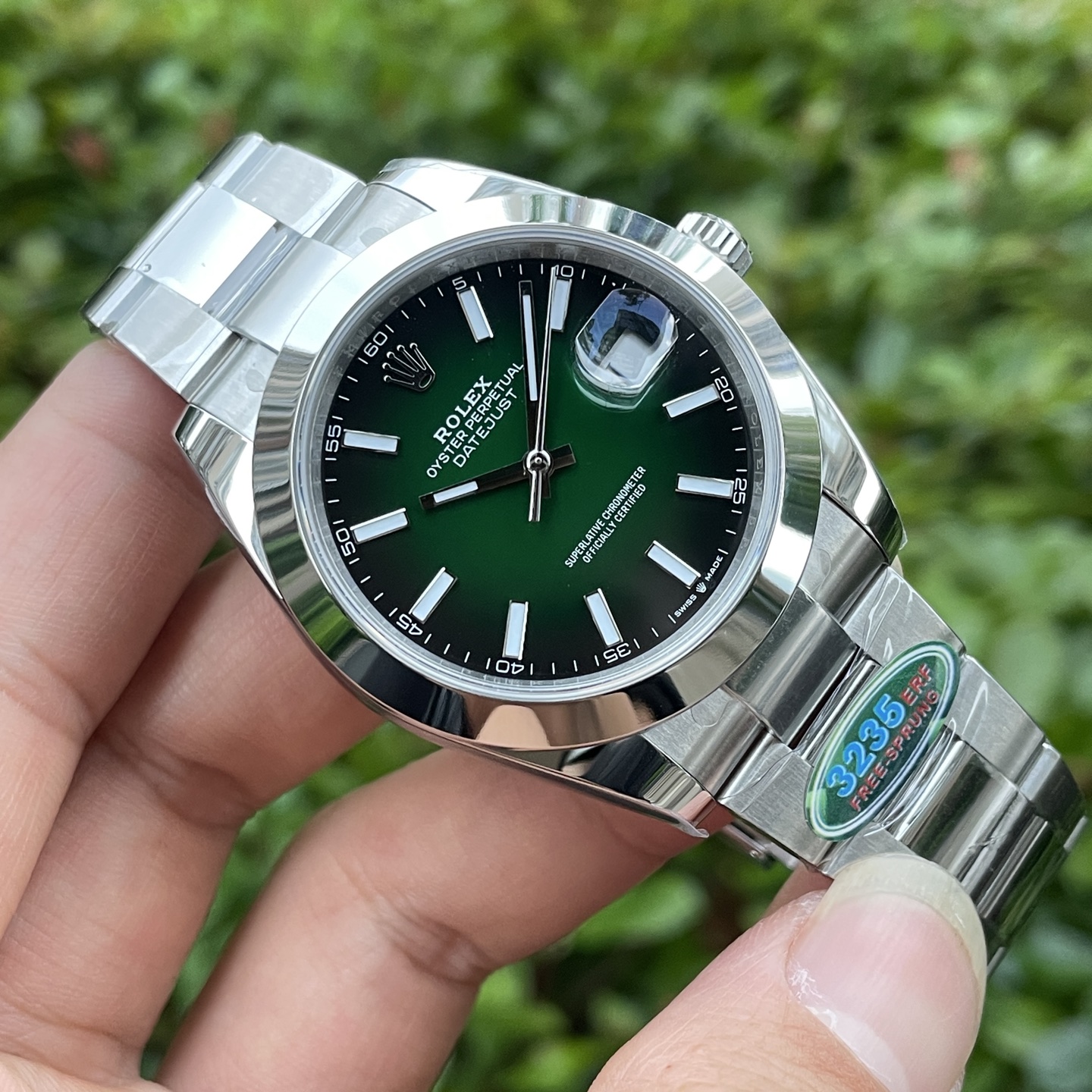 NO:765735,The latest log-type DATEJUST41 series of the ERF factory's 'No Card Calibration Diary' - 131.5g weight-increased version (the official weight of the whole watch is about 133 grams). Equipped with Shanghai Jinghe's new generation cardless Cal. The core feature of Cal., the newly upgraded and polished plywood is not only eye-catching, but also has significantly improved stability and simulation. Using 904L steel, the brushed and polished light and shadow levels are closer to the original texture! The disc surface is made of sunburst pattern, and as the angle is turned, there will be a delicate original light and shadow diffusion effect! The proportions of the bar and nail scales are more coordinated, the 12 o'clock crown mark has a clearer three-dimensional effect, the edges of the word nails are sharper, and it uses a sapphire crystal high-lens surface, and the transparency and AR coating reflection are closer to the original! The details of the entire watch are full of sincerity, and it must be a high-quality product produced by ERF.19860909ERF工厂“无卡度日志”最新日志型DATEJUST41系列——131.5克增重版（官方整表重量约133克左右）. 搭载上海靖和全新一代无卡度Cal.机芯,突破传统工艺极限,蓝色游丝+无卡度惯性调校结构（砝码调校思路）,摆轮区结构观感与技术路线无限贴近原装 Cal.的核心特征,夹板全新升级打磨不仅让人眼前一亮,并且稳定性与仿真度显著提升. 选用904L钢材,拉丝与抛光的光影层次更接近原版质感！盘面采用太阳饰纹打底,随着角度转动会有细腻的原版光影扩散效果！条钉刻度比例更协调、12点位皇冠标立体感更清晰、字钉边缘更利落、采用蓝宝石水晶高透镜面,通透度与AR镀膜反光更贴近原装！整表细节之处,满满皆是诚意,ERF出品 必属精品.,,Watch