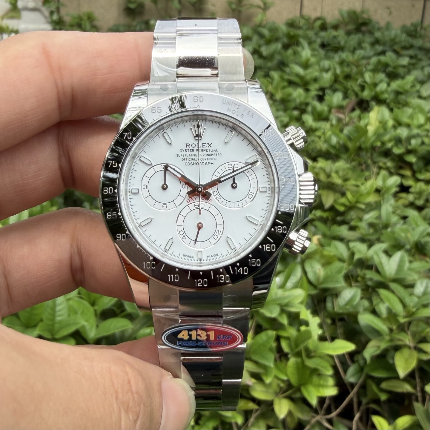 NO:858440,ERF Factory Rolex ROLEX C2 latest Daytona series!  Super weight card-free Caliber: 4131 movement, stable and reliable performance, refuse to be fake at first glance. 1. The material insists on using 904L stainless steel, which shows a moister, more gray-white metallic luster, and is more corrosion-resistant. The initial data of each curved surface and edge of the case is infinitely close to the original. The details of the strap and case are polished. Visually observe the connection between the strap links, as well as the connection between the lugs and the strap. This level of polishing is infinitely close to the original. 2.  Dial details - sharpness 1) Carefully observe the inlay and polishing of the time scale. The edge of the ERF scale is sharp, clean and without burrs. Especially the polished surface of the metal frame can reflect a very sharp highlight strip under the light. The luminous oil filling presents a cotton wool texture, which looks particularly delicate and in-print. 2)  The central axis of the pointer (the center of the second hand) is an important position to check the workmanship of the replica dial. The central axis of ERF is usually made neater and more centered, and the needle tip is also clean and neat. 3) Logo and font The 'Rolex' crown logo and English font on the dial, ERF's oil-filled cover printing technology, the letter mark is fuller and more three-dimensional, and there is no paint spillage or blur under the microscope. Currently, this is the best in the market!  3. Ring and glass 1) Ceramic ring Cerachrom Ceramic ring scale The platinum powder filled with silver gray is whiter and has a grainy feel. It is not prone to graying. The accuracy of the scale alignment is also at the top level. 2) The chamfering processing of the edge of the sapphire glass and the smoothness of the glass height and the ring are very well controlled. Viewed from the side, the overall contour lines are smooth. 3)  The background color of the calendar and the shape of the white printing background are evenly matched with the orange peel pattern. After countless film proofreading, mimeographing times and sequential oil filling. Under the comparison of the mine mirror, there is almost no difference from the original. Details determine the quality. ERF factory is your best choice. S1 exquisite recommended men's multi-functional mechanical watch, rolex19860909ERF工厂 劳力士 ROLEX C2 最新迪通拿系列！超级砝码无卡度Cal:4131机芯 性能稳定可靠拒绝一眼假 1材质坚持使用904L不锈钢,呈现出更润泽、更偏灰白色的金属光泽,并且更耐腐蚀. 表壳每一个曲面、棱角的初始数据就无限接近原版. 表带与表壳细节打磨 视觉观察表带链节之间的连接处,以及表耳与表带的衔接处.这种打磨水准是无限接近原装的. 2. 表盘细节-锐利度 1） 刻度仔细观察时标刻度的镶嵌和打磨.ERF的刻度边缘锐利、干净,没有毛刺.特别是金属边框的抛光面,在光线下能反射出非常锐利的高光条,夜光填油呈现棉絮质地,显得格外精致且对版. 2） 指针指针的中轴（秒针中心）是检验复刻表盘做工的重要位置.ERF的中轴通常做得更工整、更居中,针尖的处理也干净利落. 3） Logo与字体表盘上的“Rolex”皇冠 Logo和英文字体,ERF的填油覆盖印刷技术字母标更饱满、更有立体感,在显微镜的照射下没有溢漆或模糊的情况,目前这点是市场顶尖的存在！ 3. 圈口与玻璃 1）陶瓷圈口 Cerachrom 陶瓷圈口刻度 银灰色填充的铂金粉颜色更白且有颗粒感.不易出现发灰的情况.刻度对齐的精准度也都属于顶级水平. 2） 蓝宝石玻璃玻璃边缘的倒角处理和玻璃高度与圈口的平顺度都控制得非常好,从侧面看,整体的轮廓线条流畅. 3） 日历底色与印刷白色底色形状均力橘皮纹路,经过无数次菲林的校对、油印次数和顺序填油.在矿大镜的比对下,几乎与正品无差异 细节决定品质 ERF工厂是您不二选择 S1精致推荐男士多功能机械腕表,,rolex,Watch