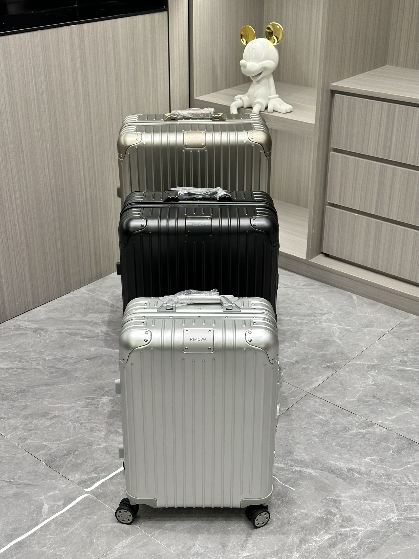 RIMOWA Original Aluminum Luggage - Durable, Lightweight Carry-On Suitcase 4 i1702887643 8710 1