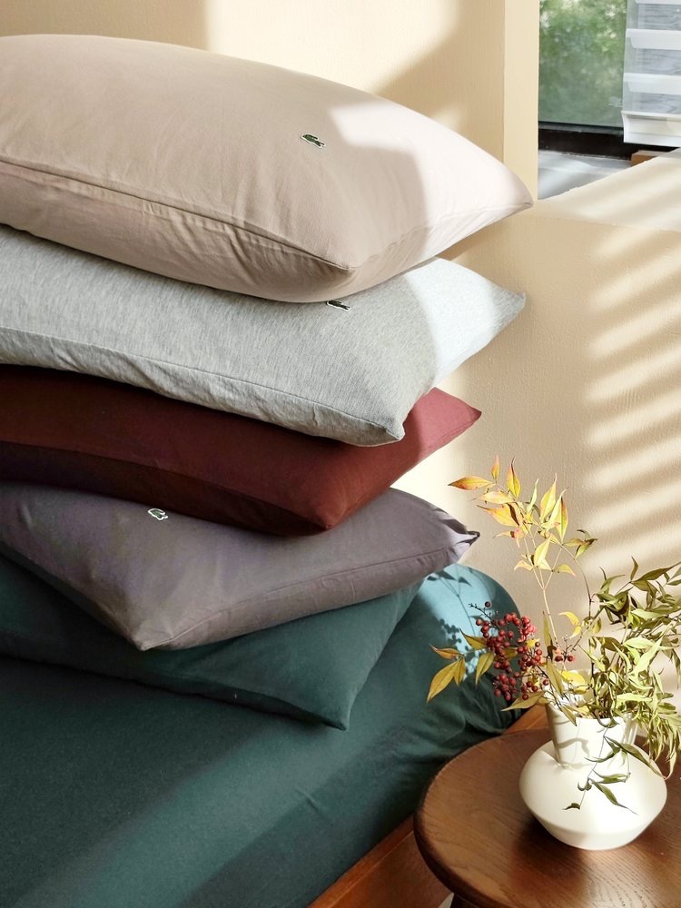 LACOSTE 90th Anniversary Limited Edition 4-Piece Knitted Bedding Set - Comprehensive 7