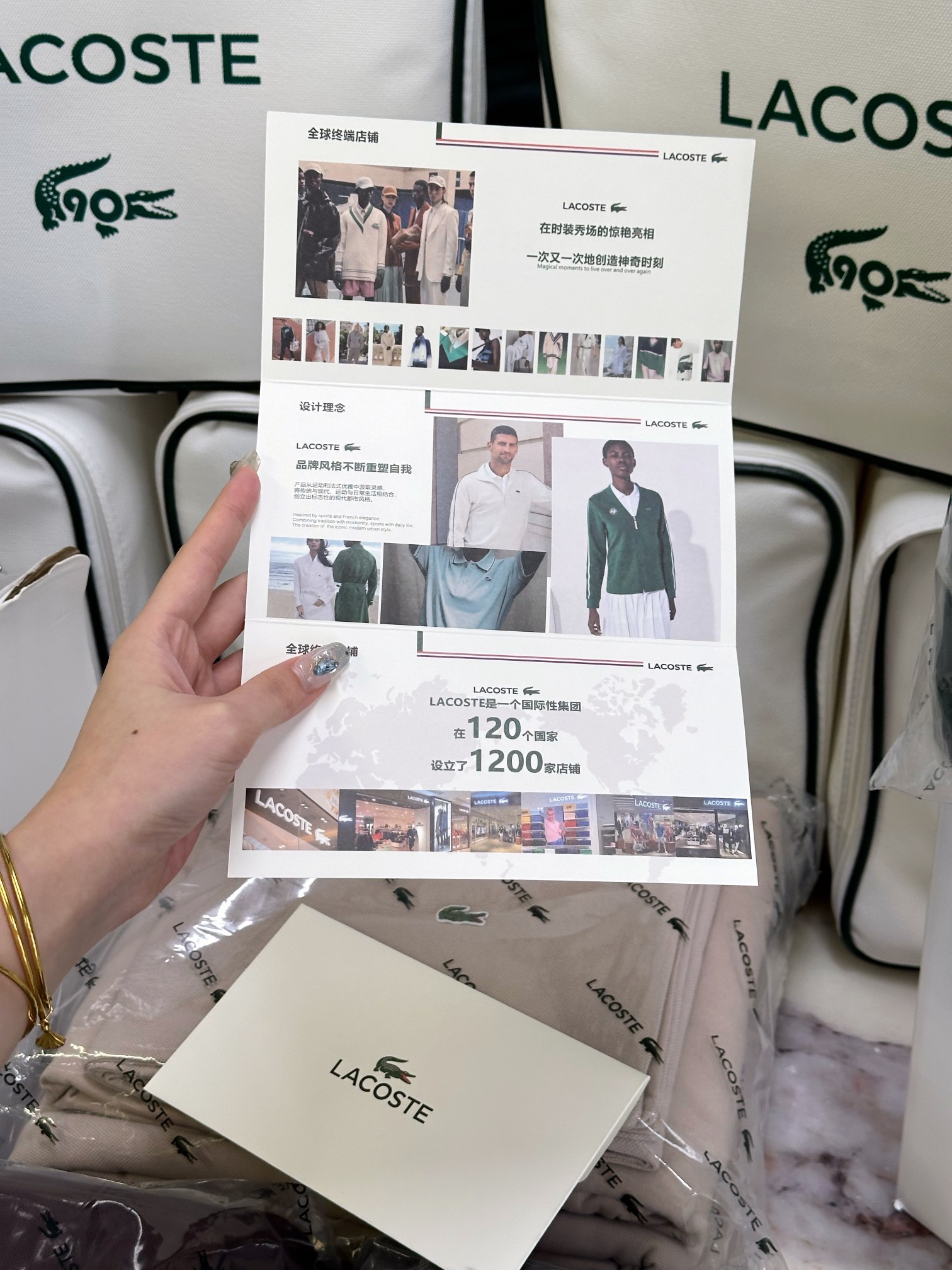 This bedding collection features LACOSTE’s proprietary "Petit Piqué - Comprehensive 6