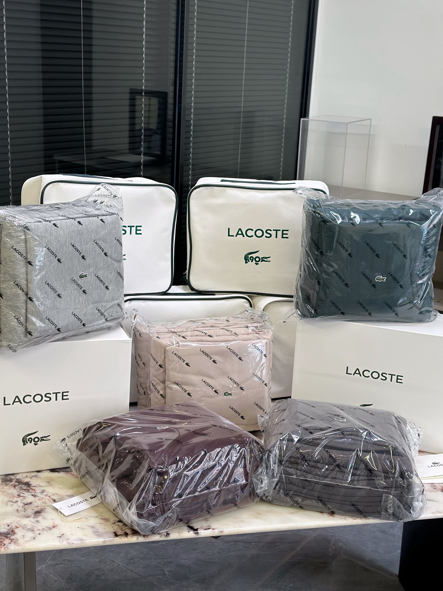 This bedding collection features LACOSTE’s proprietary "Petit Piqué - Comprehensive 5