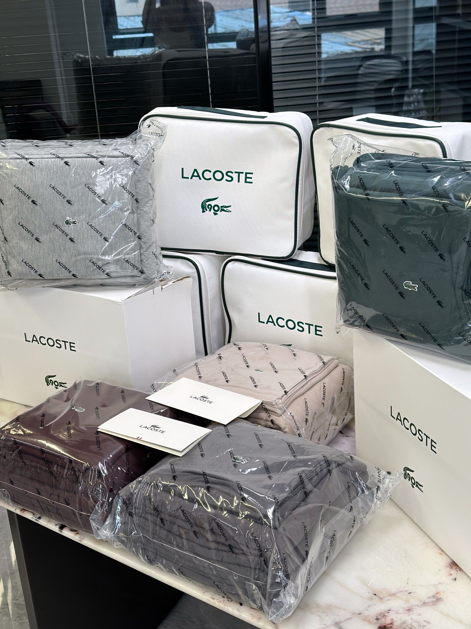 This bedding collection features LACOSTE’s proprietary "Petit Piqué - Comprehensive 4