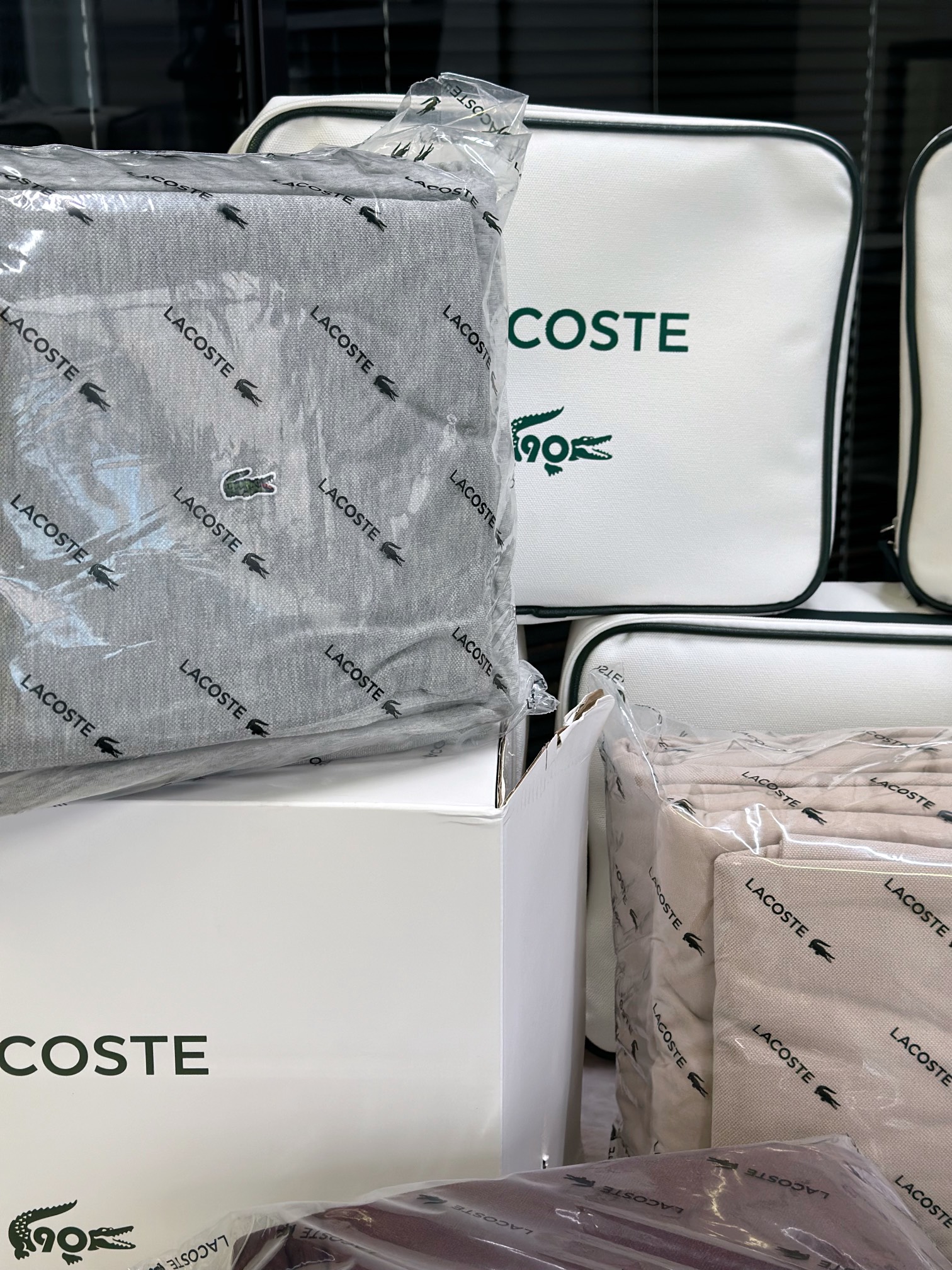 one on the duvet cover - Comprehensive 3
