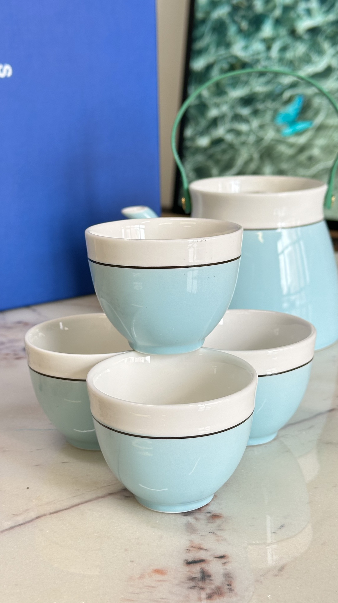 白瓷茶具以青釉上色,似有若无的青绿色调 6