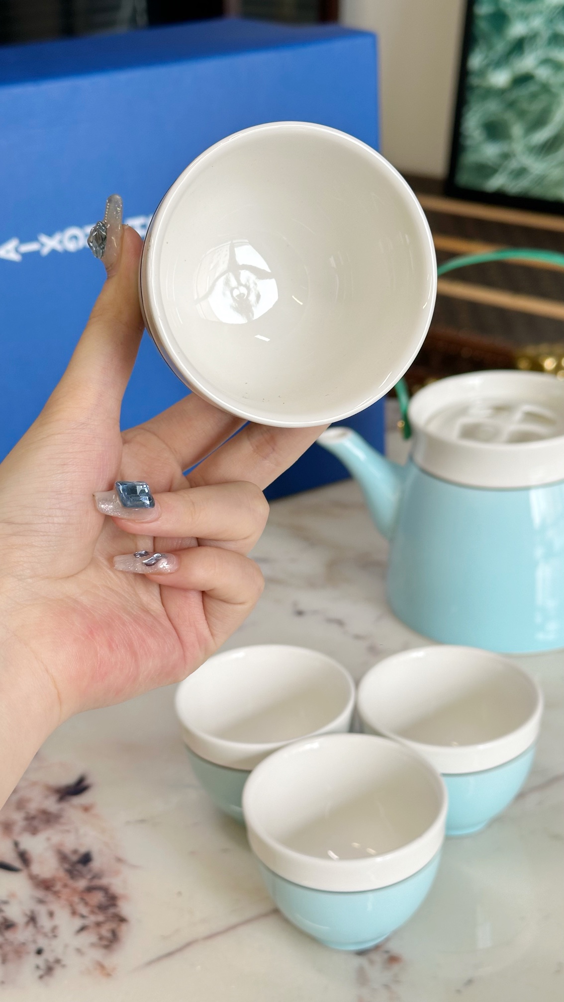 白瓷茶具以青釉上色,似有若无的青绿色调 5