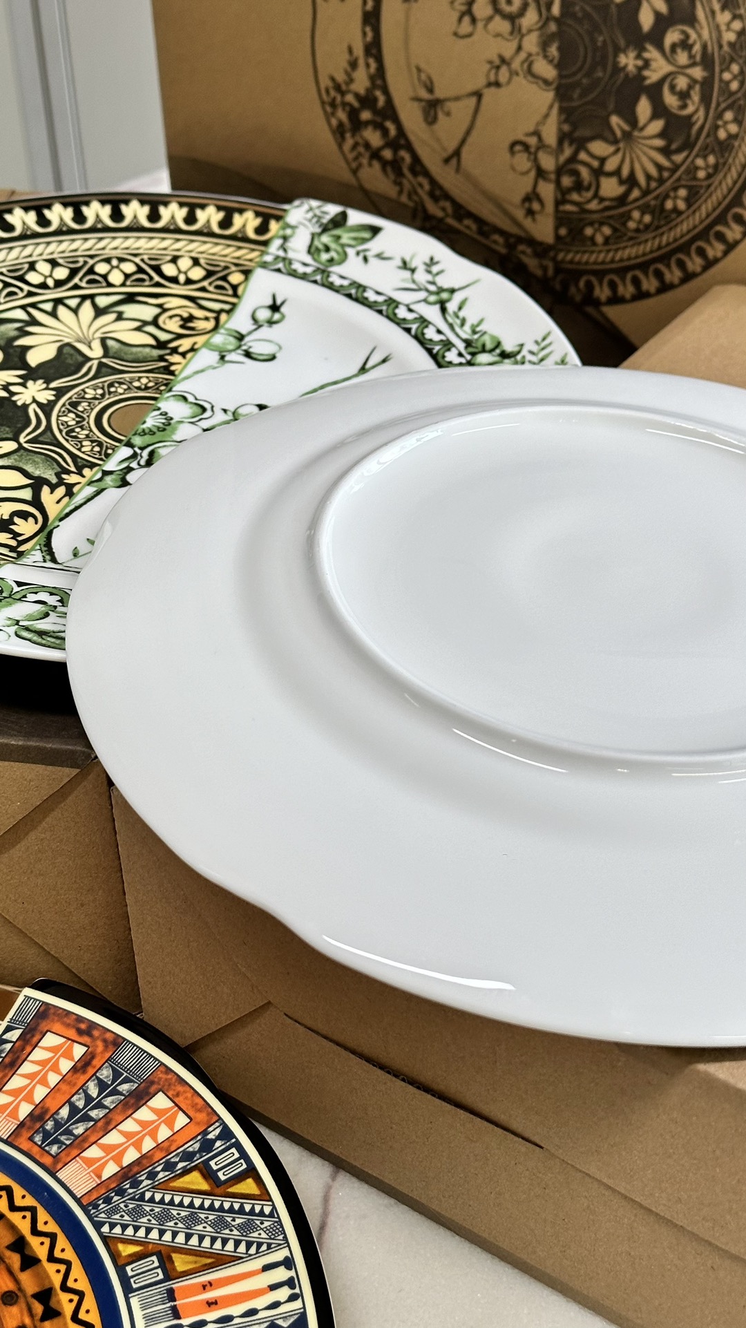 Crafted with over 30% bone ash, this fine bone china features a jade-lik - Comprehensive 2
