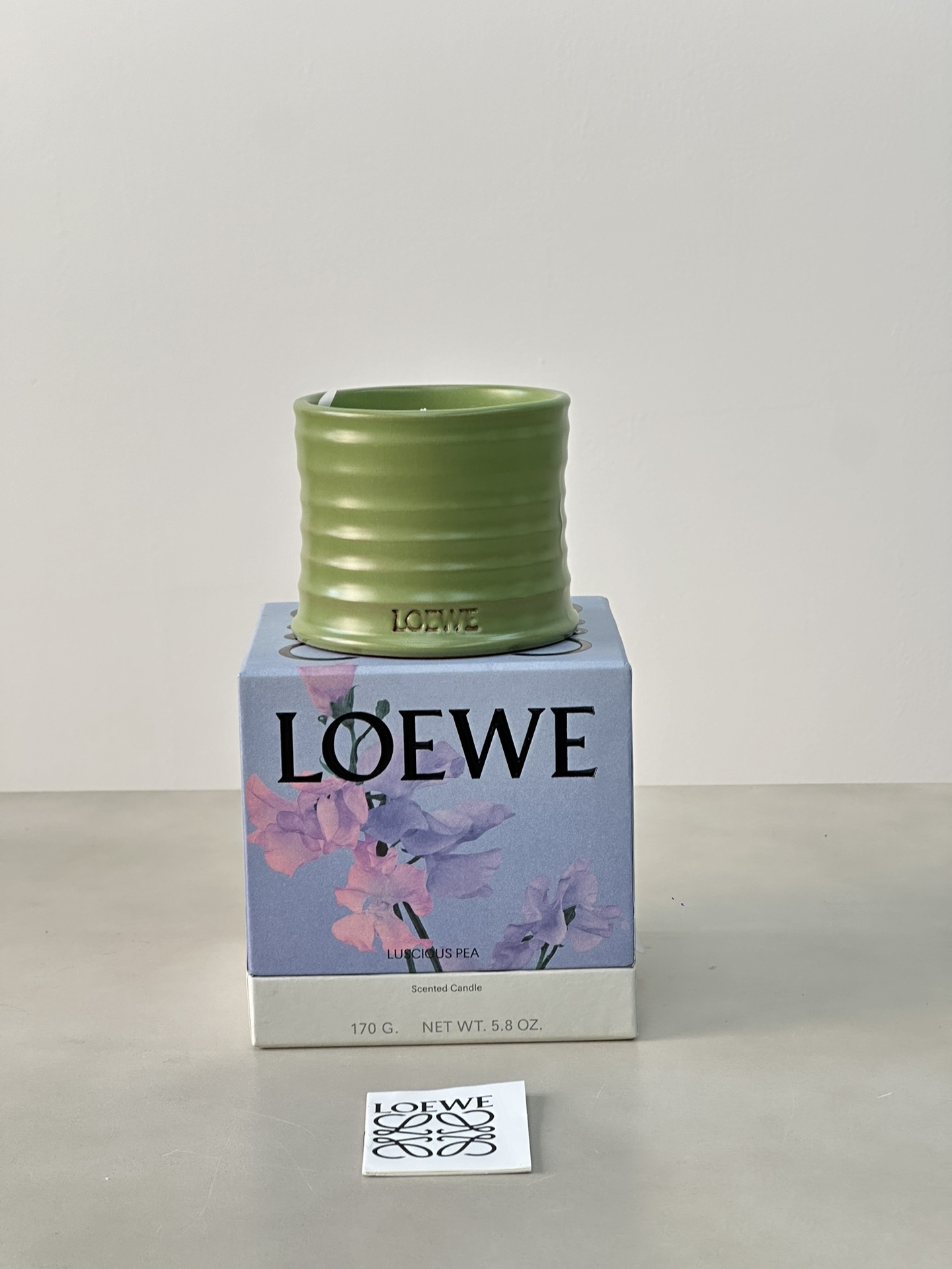 LOEWE Sweet Pea Scented Candle - Comprehensive 3