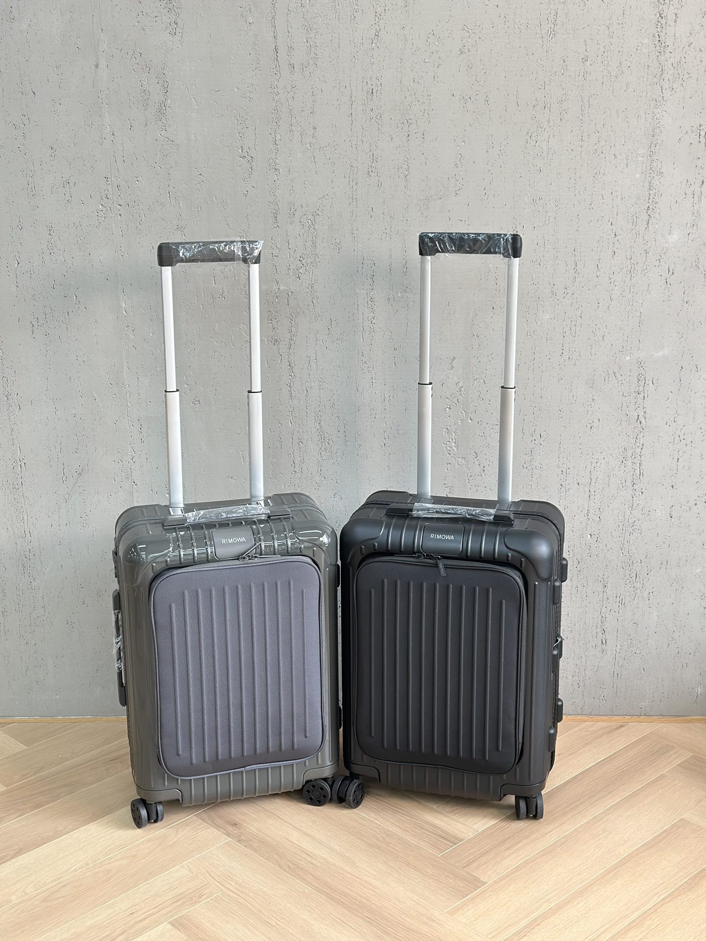 RIMOWA Sleeve Cabin Luggage 21-Inch - Business & Short Trip Essential 6 i1721024297 8952 1