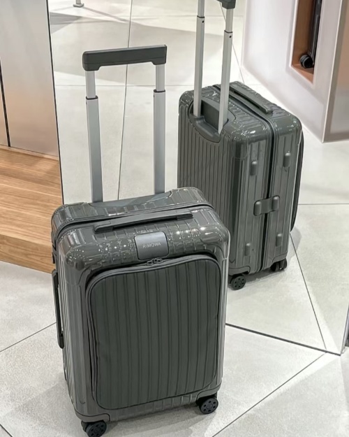 Rimowa Essential Sleeve Cabin Suitcase: Easy Airport Security, Durable Design 1 Rimowa Essential Sleeve Cabin Suitcase: Easy Airport Security, Durable Design