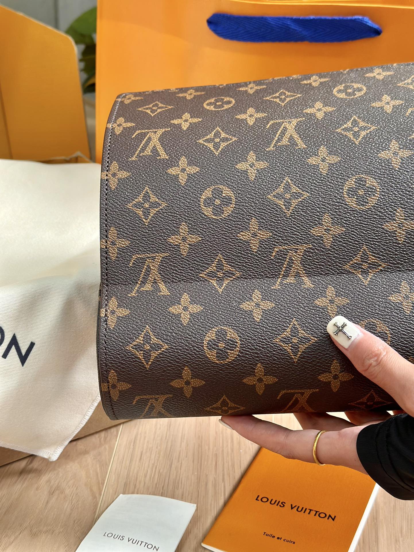 范思哲 Versace 高定典藏名品高定成衣时装外套连衣裙衬衫T恤 #C76F616A 4