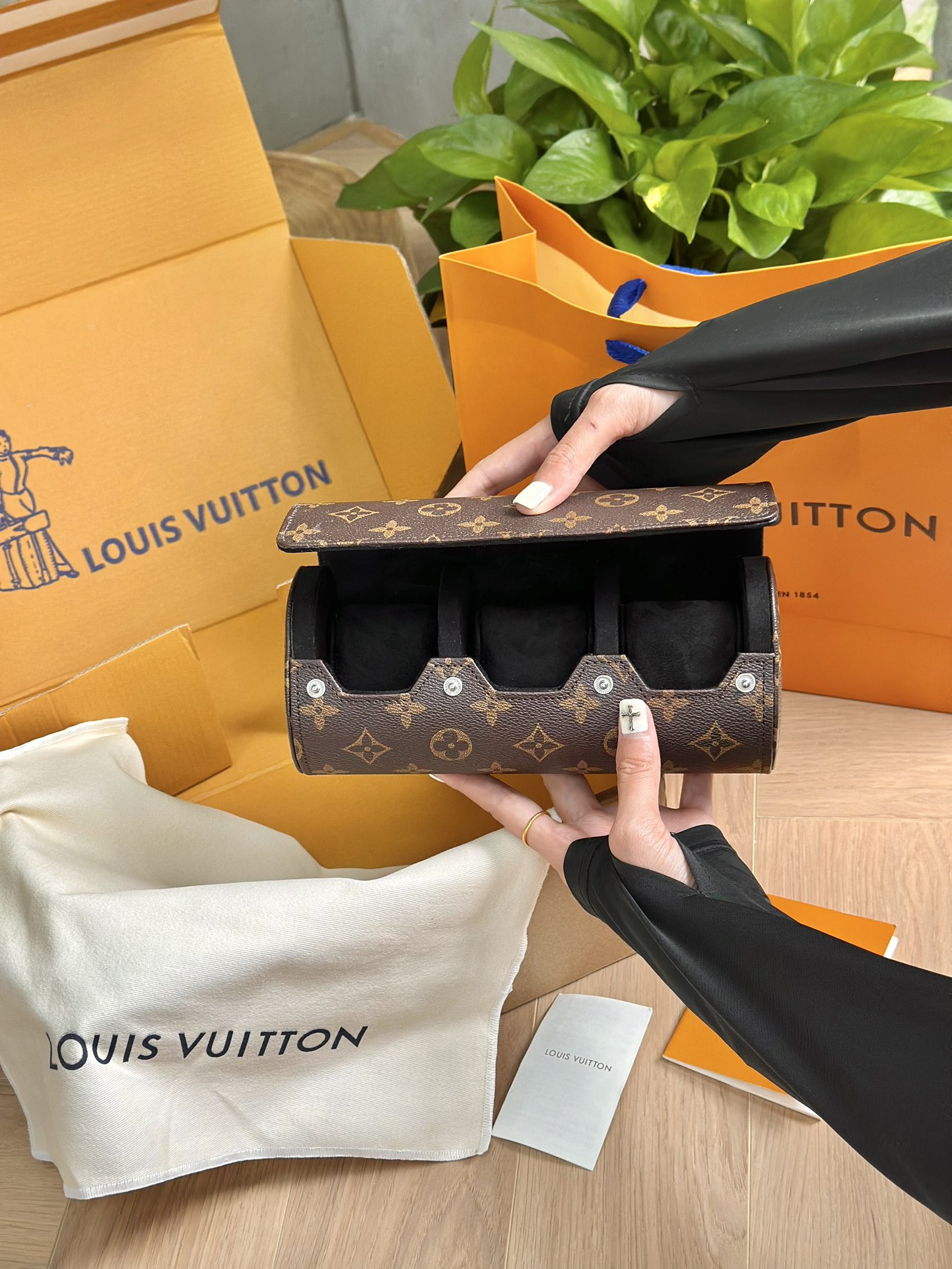 罗杰·维维亚 Roger Vivier 高定典藏名品高定成衣时装外套连衣裙衬衫T恤 #FDF79852 4