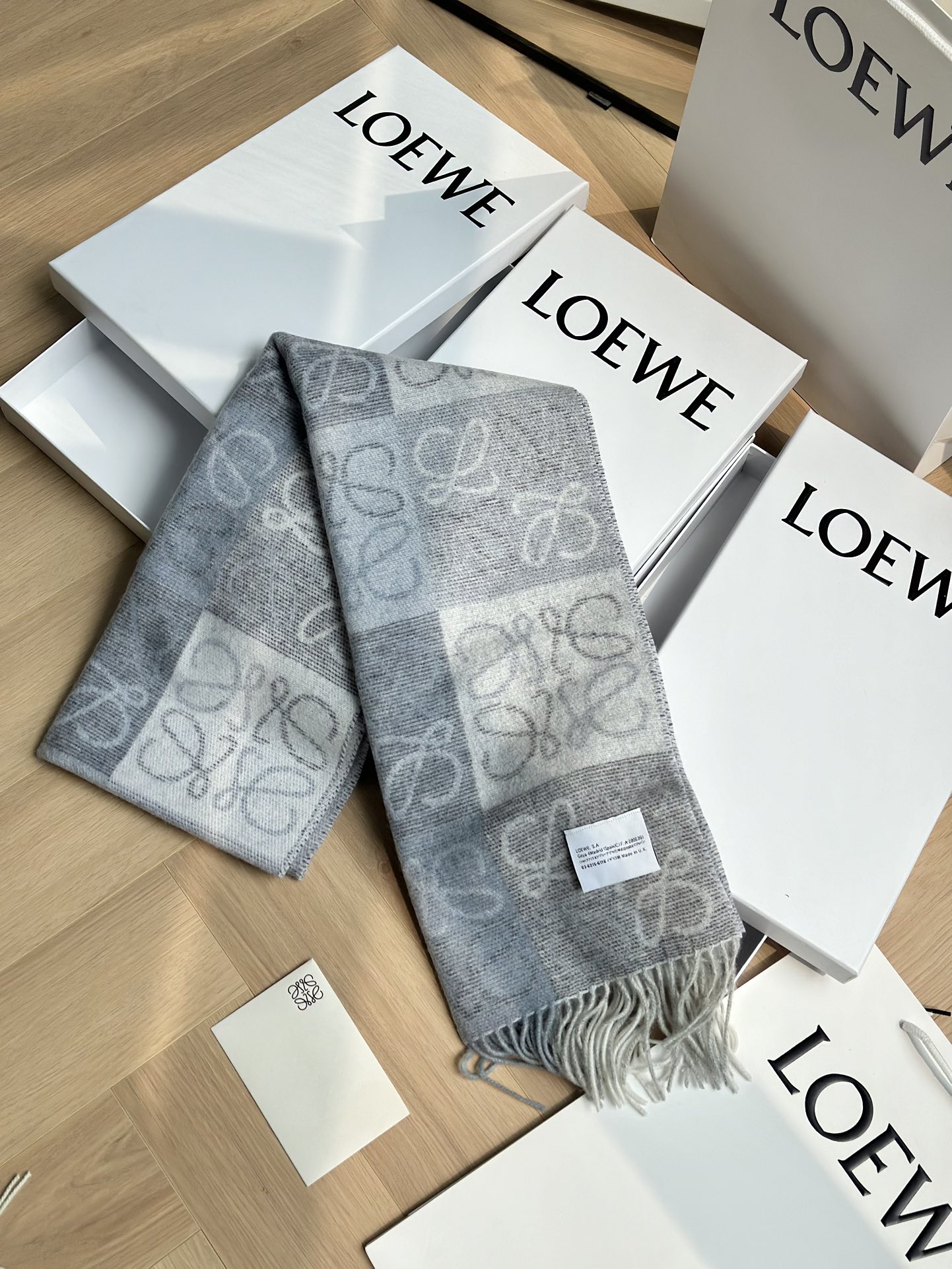 Crafted from an imported blend of 90% wool and 10% cashmere, this scarf - Comprehensive 9