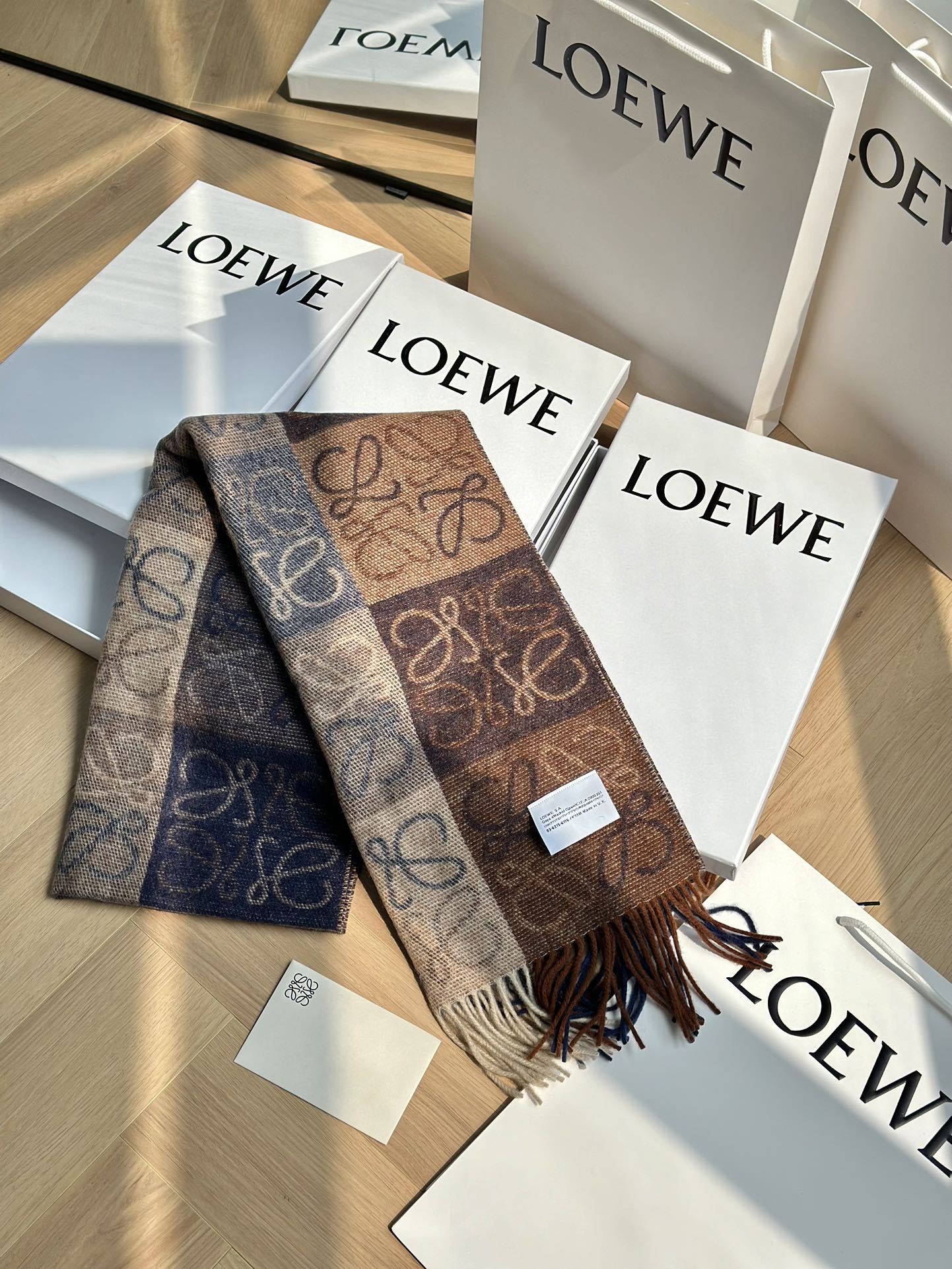 Crafted from an imported blend of 90% wool and 10% cashmere, this scarf - Comprehensive 7