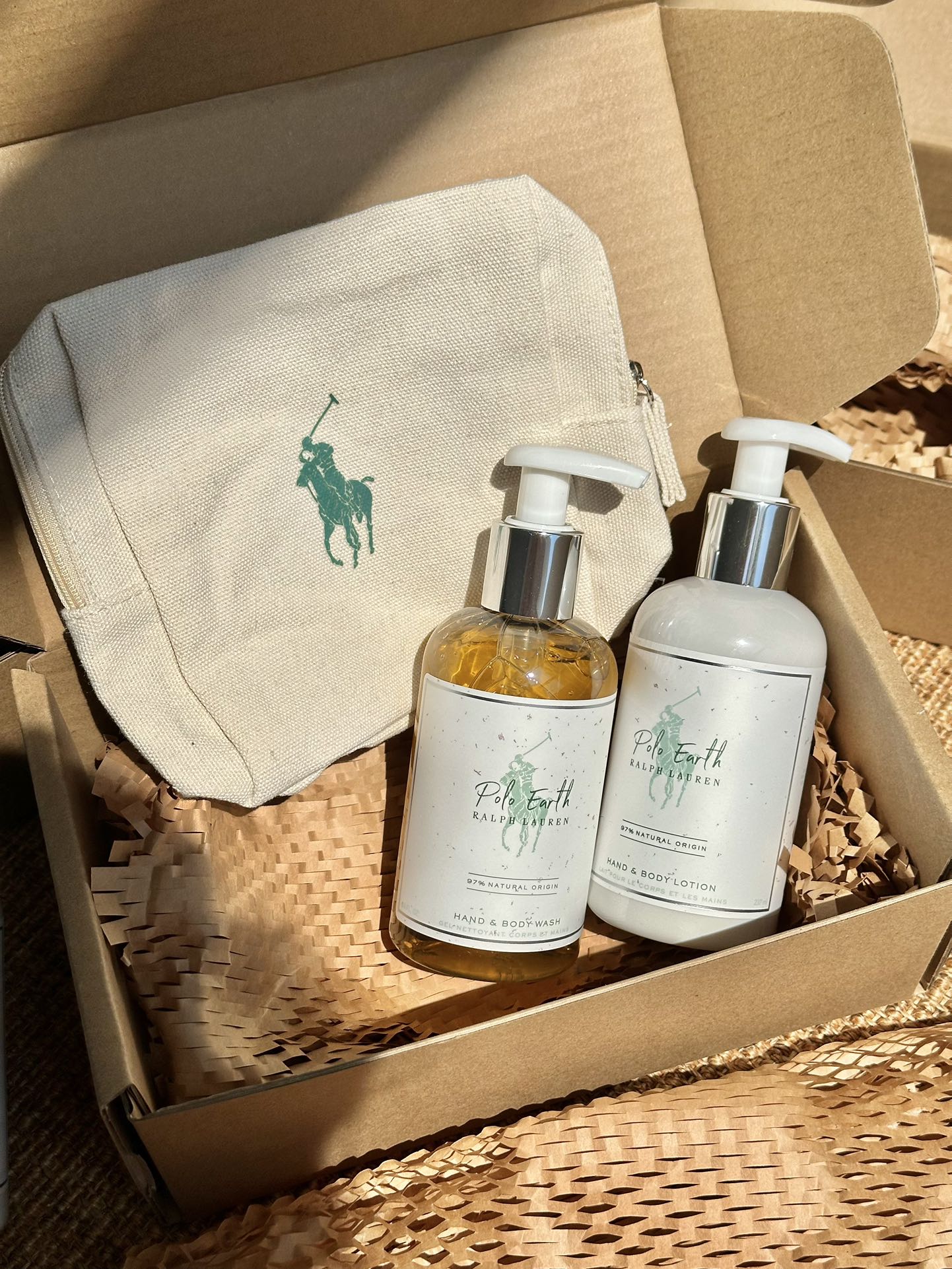 Fragrance Family:** Fresh Citrus-Aromatic (Lemon, Neroli, Sage - Comprehensive 3