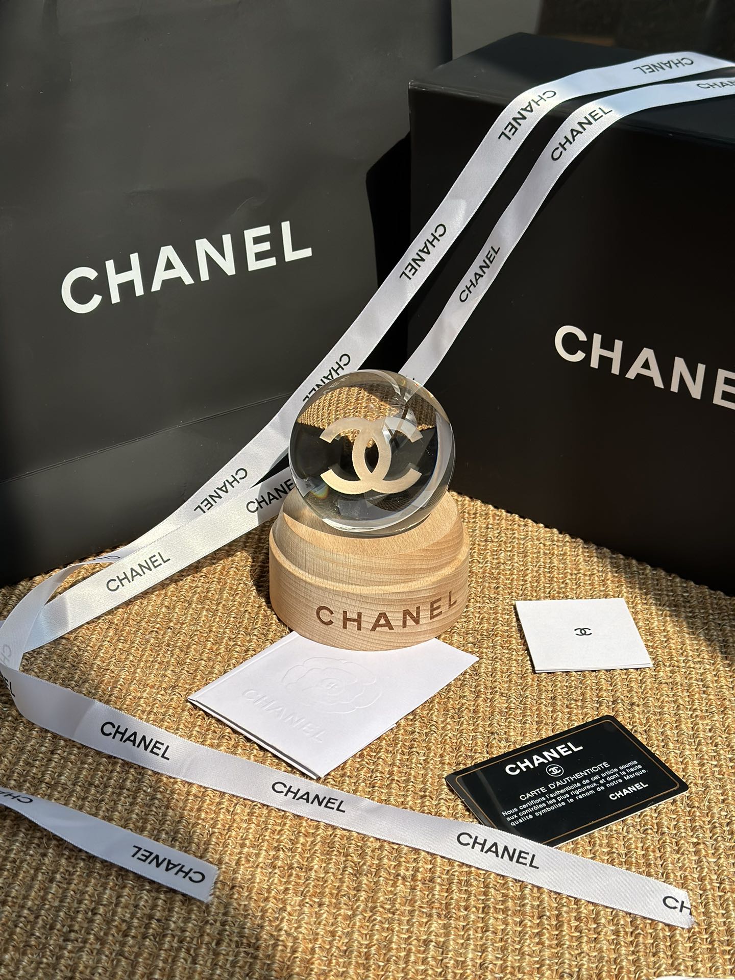 CHANEL Snow Globe Mini Table Lamp - Comprehensive 7