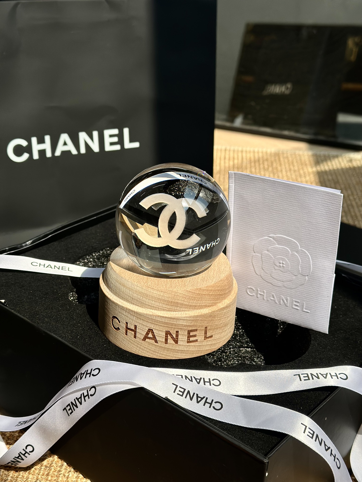CHANEL Snow Globe Mini Table Lamp - Comprehensive 4