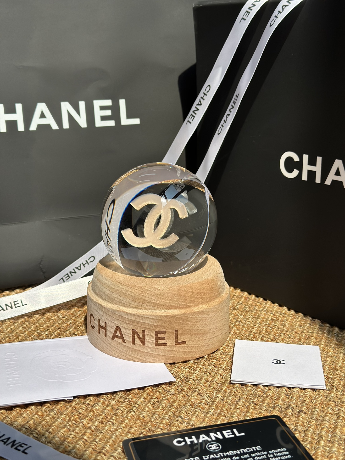 CHANEL Snow Globe Mini Table Lamp - Comprehensive 9