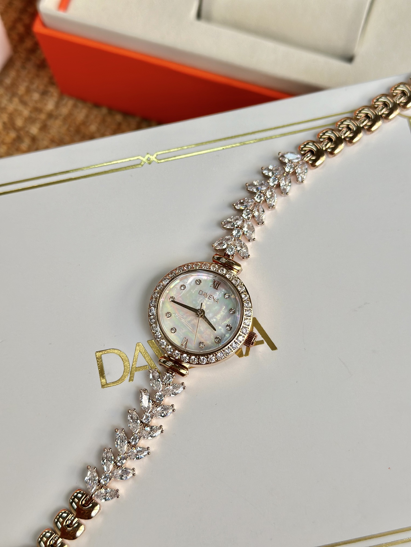 Rose Gold Mermaid Watch with White Mother-of-Pearl Dial - Comprehensive 6