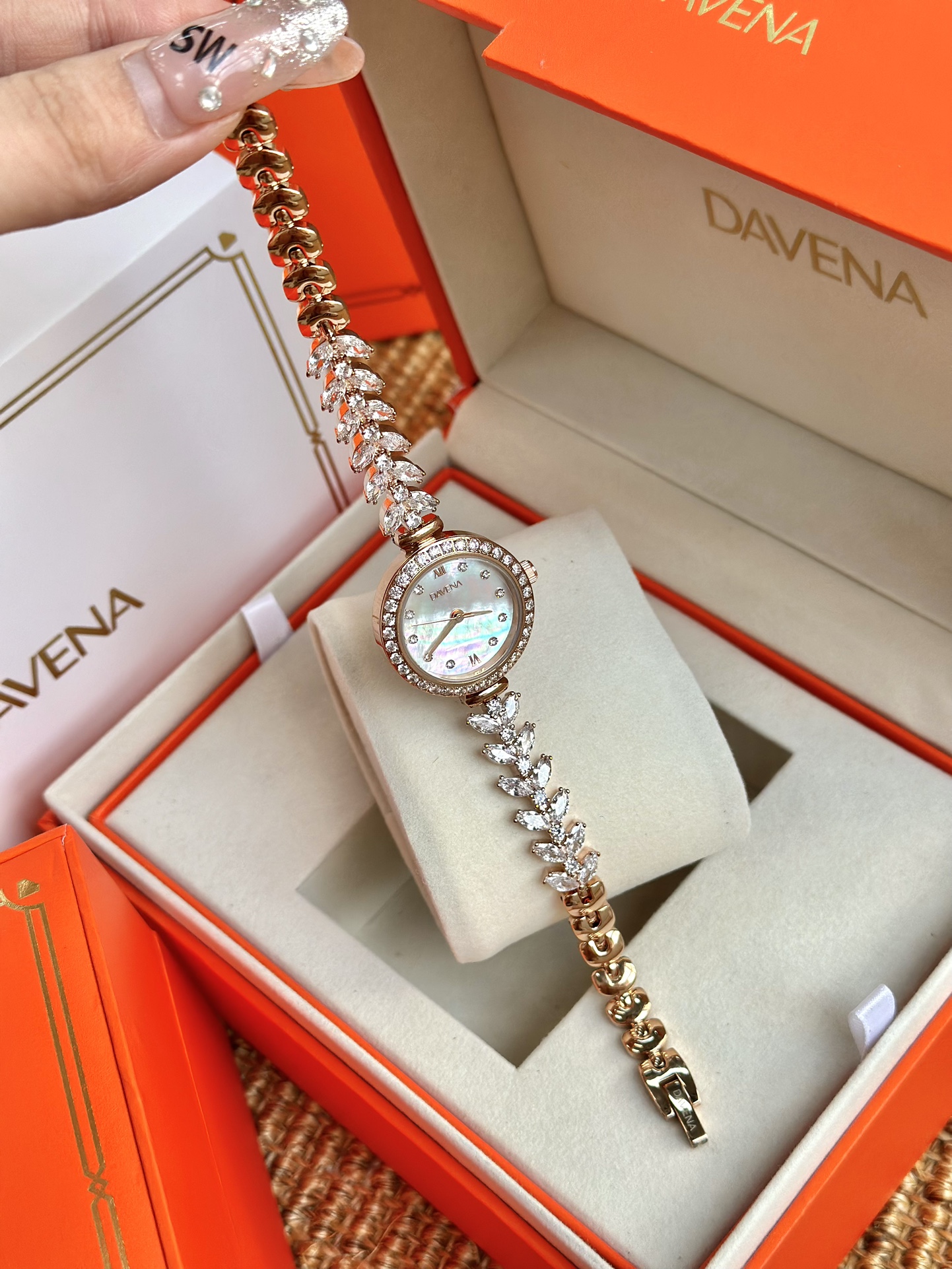 Rose Gold Mermaid Watch with White Mother-of-Pearl Dial - Comprehensive 3