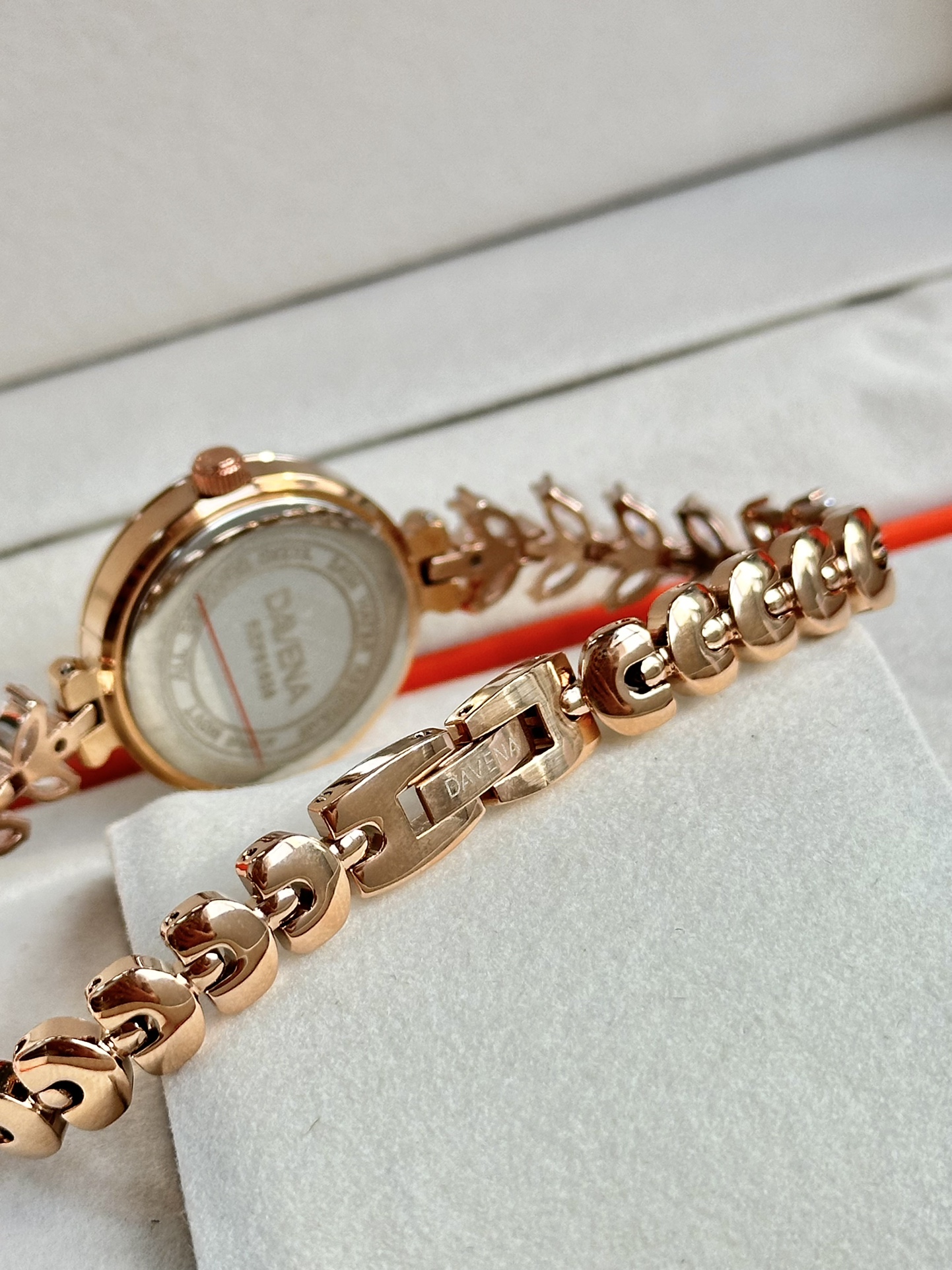 Rose Gold Mermaid Watch with White Mother-of-Pearl Dial - Comprehensive 8